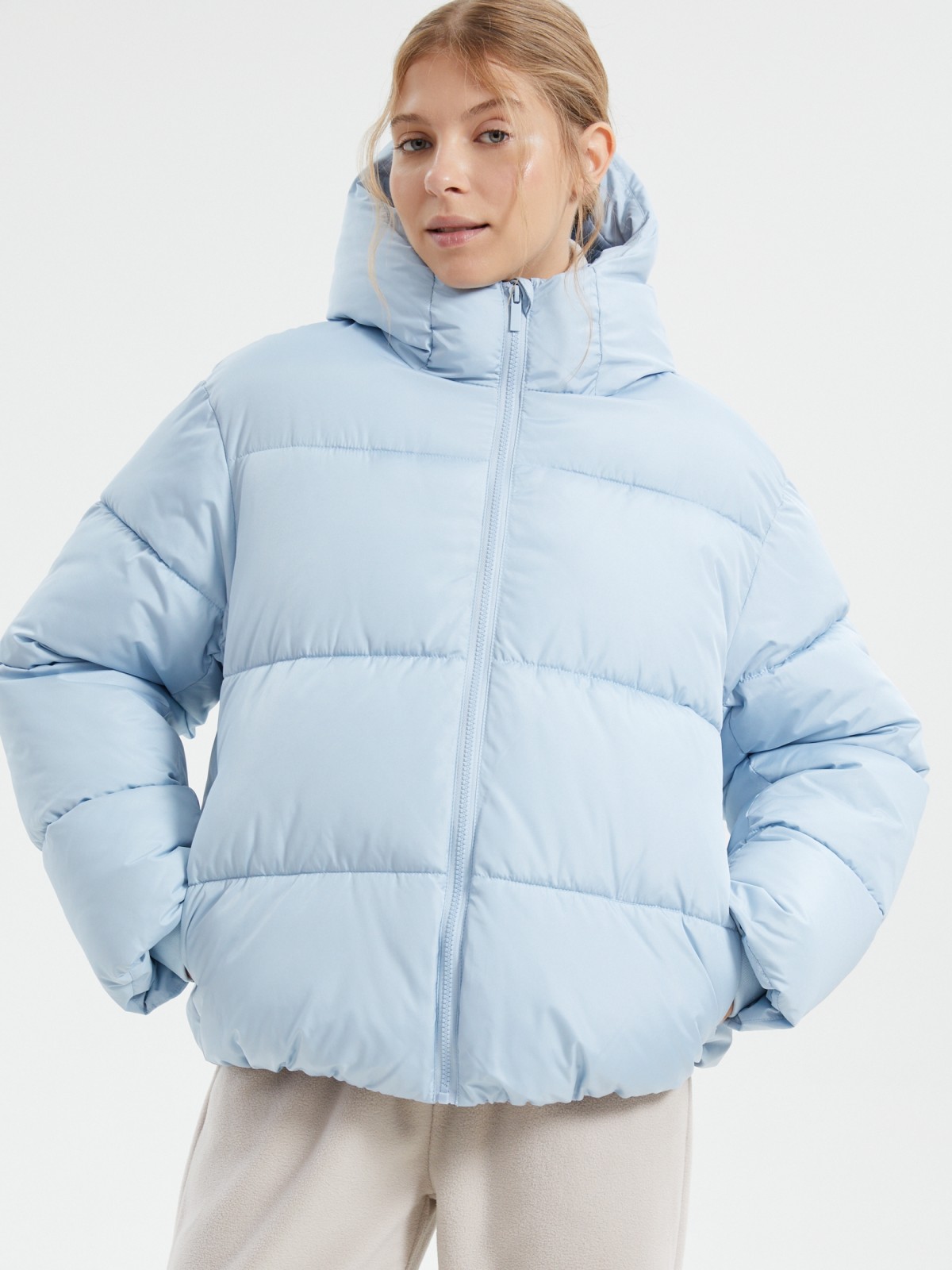 Короткая стёганая куртка с капюшоном