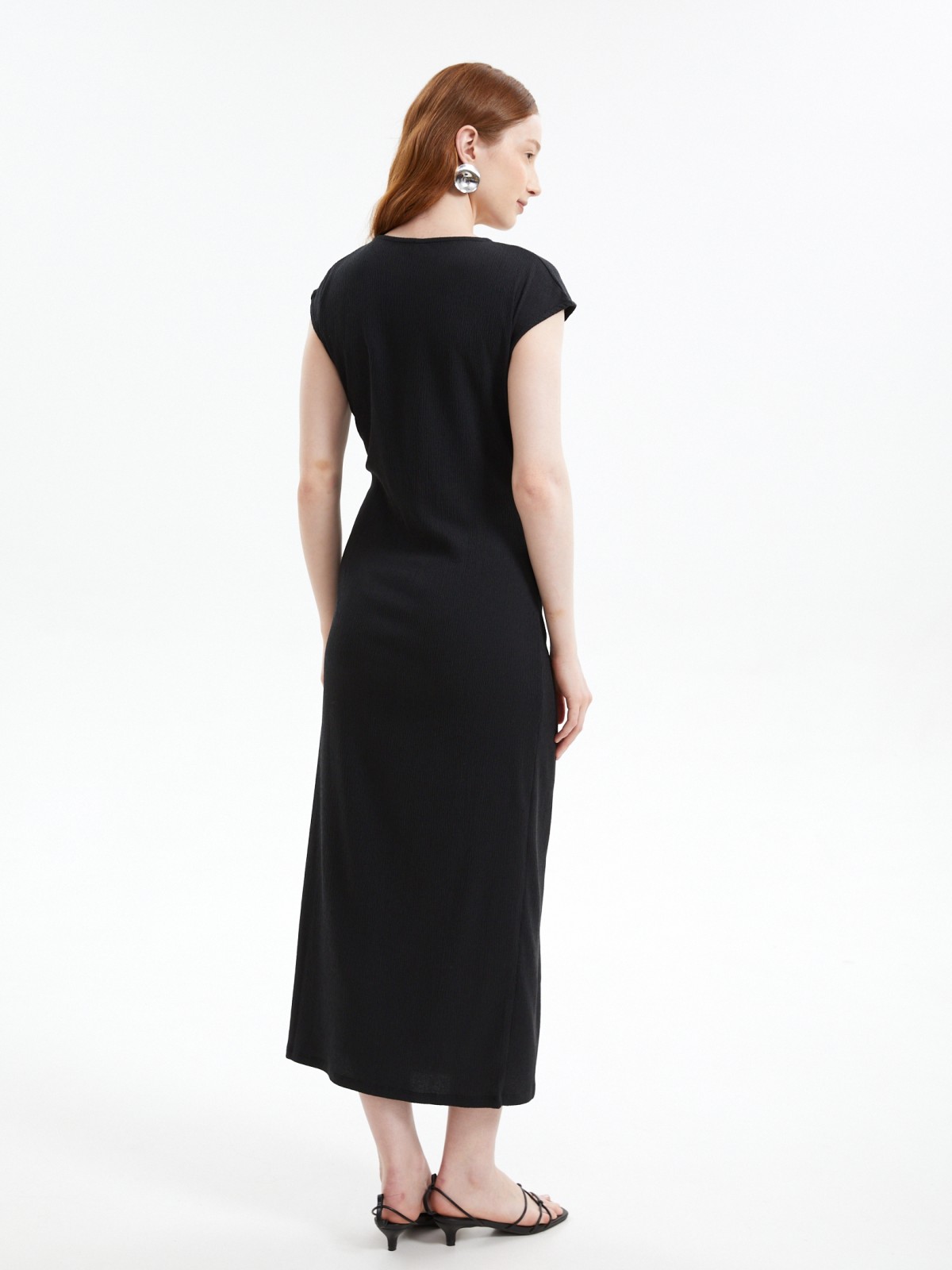 Платье миди без рукавов с драпировкой