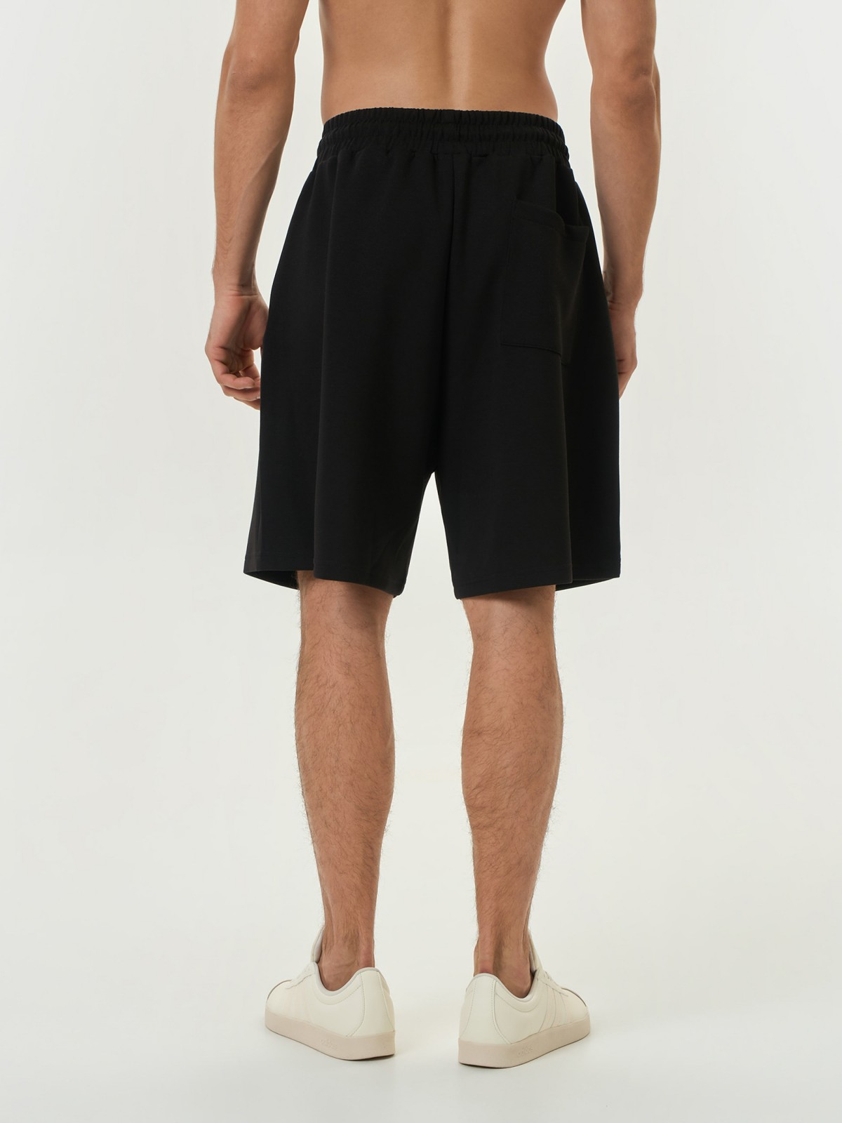 Трикотажные шорты на резинке