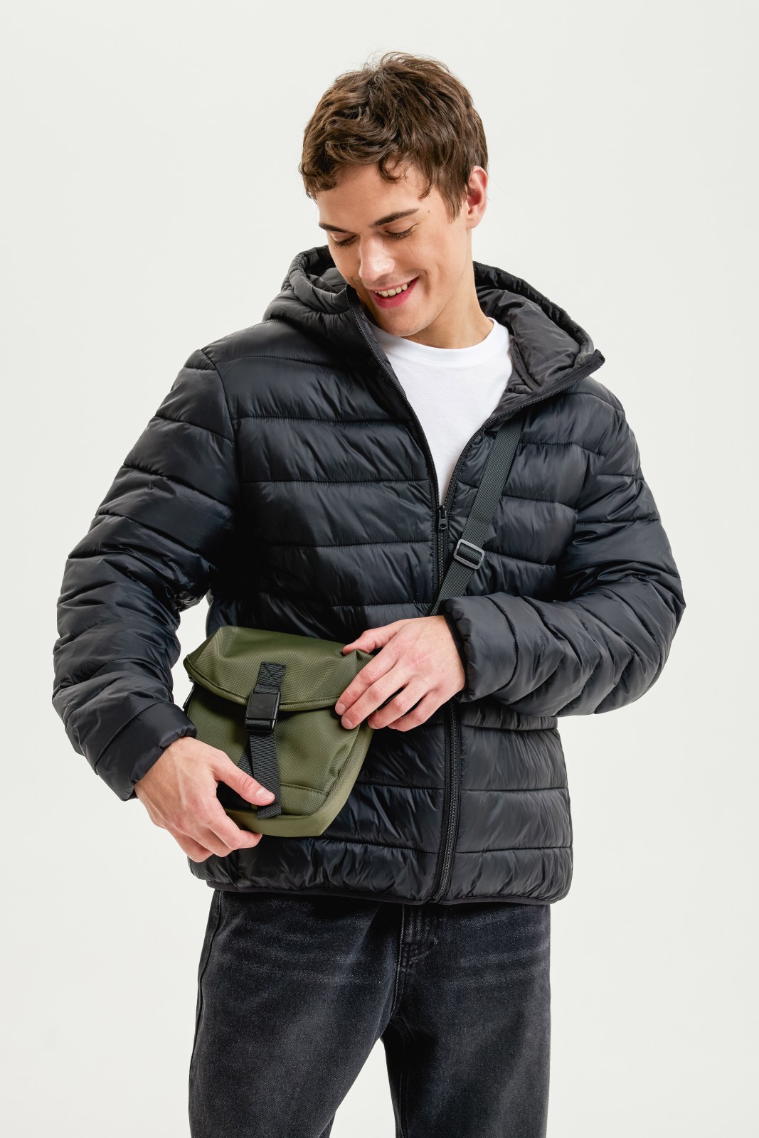 Сумка кросс-боди на ремешке через плечо