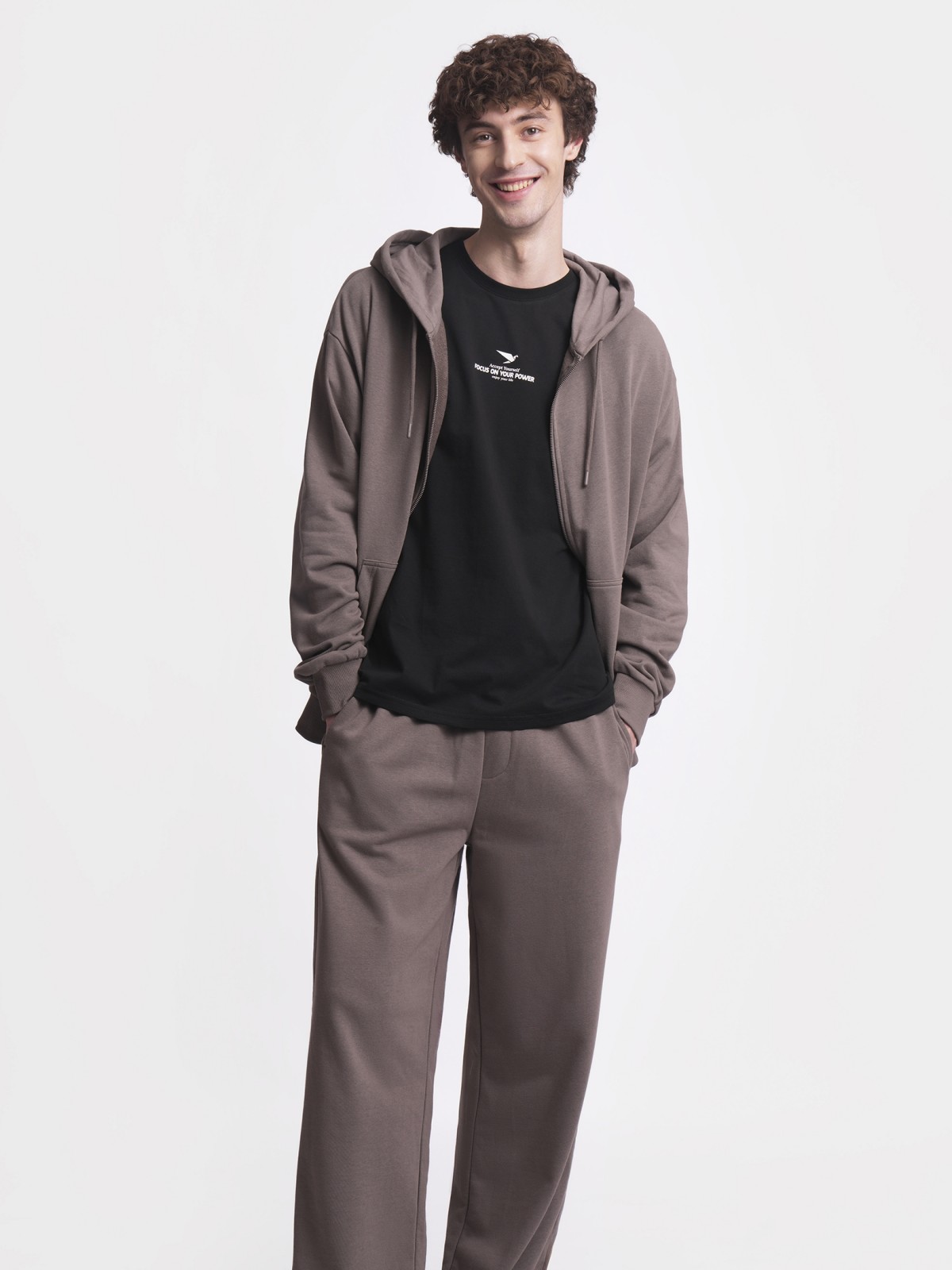 Толстовка на молнии с капюшоном