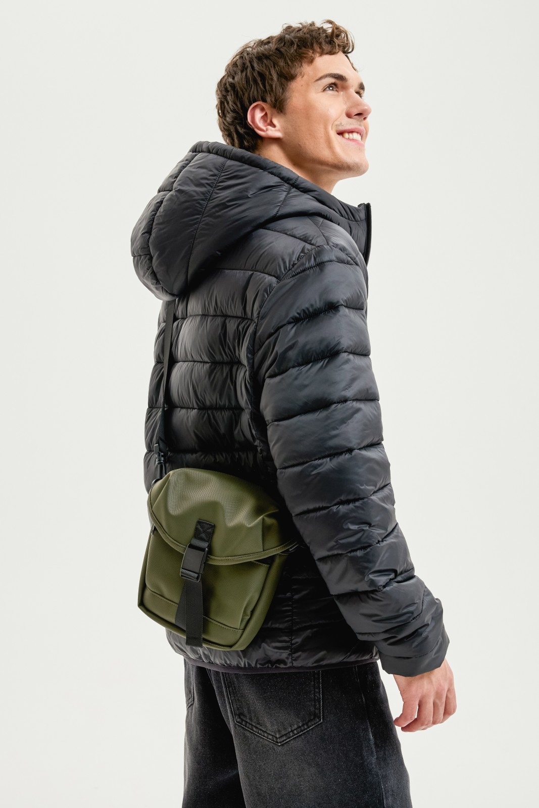 Сумка кросс-боди на ремешке через плечо