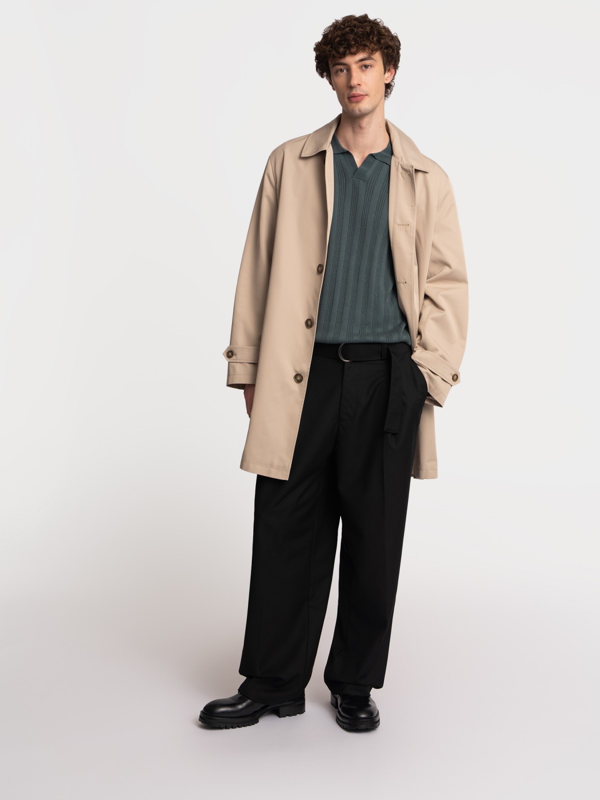 Брюки силуэта Comfort со стрелками и поясом