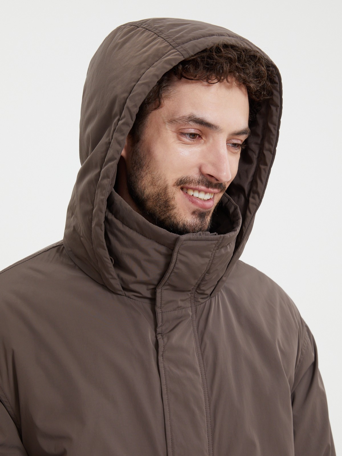 Тёплая куртка-парка на молнии с капюшоном