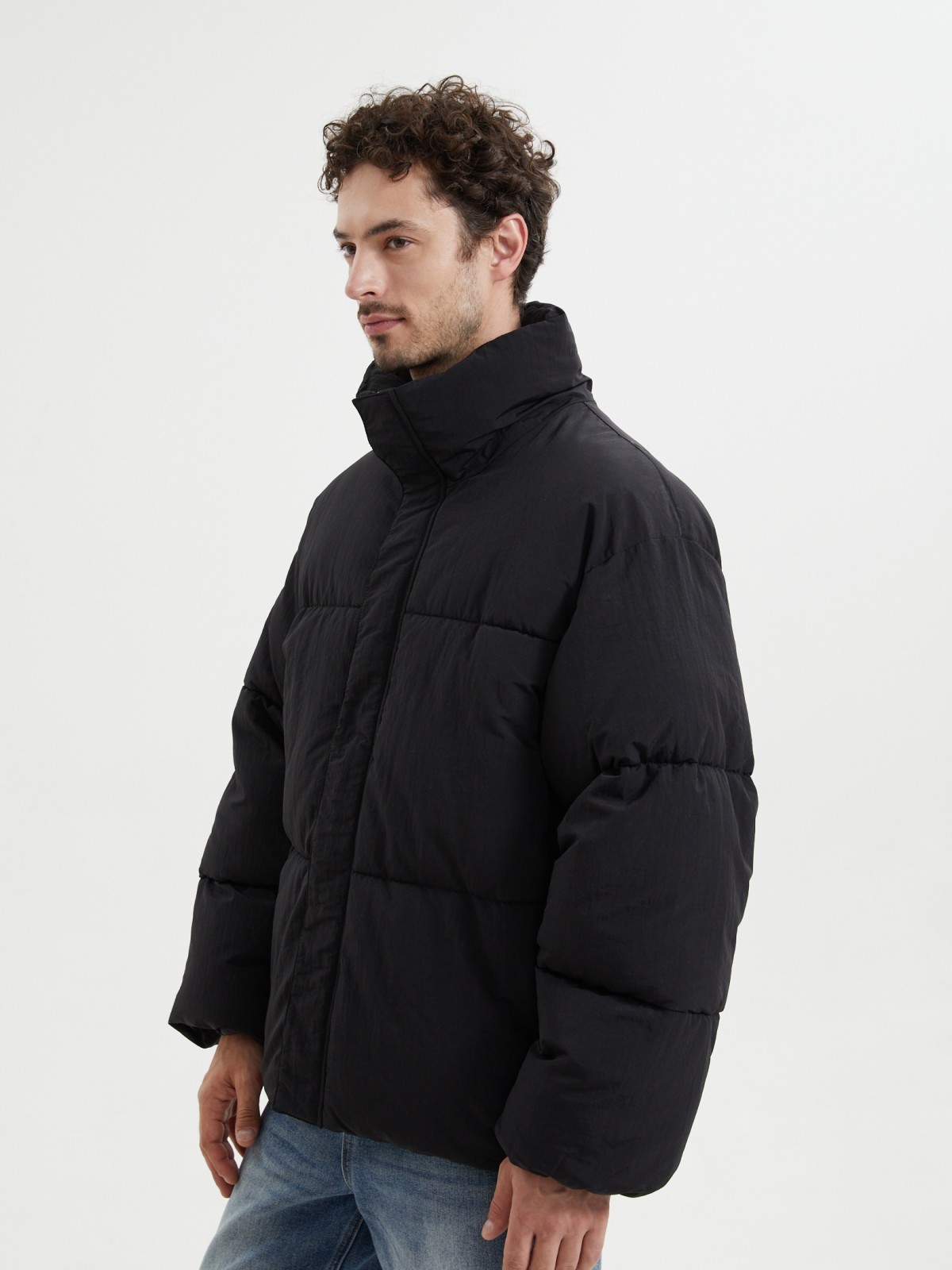 Тёплая куртка с высоким горлом