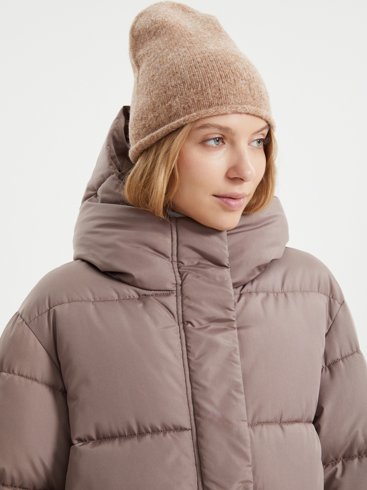 Короткая стёганая куртка с капюшоном