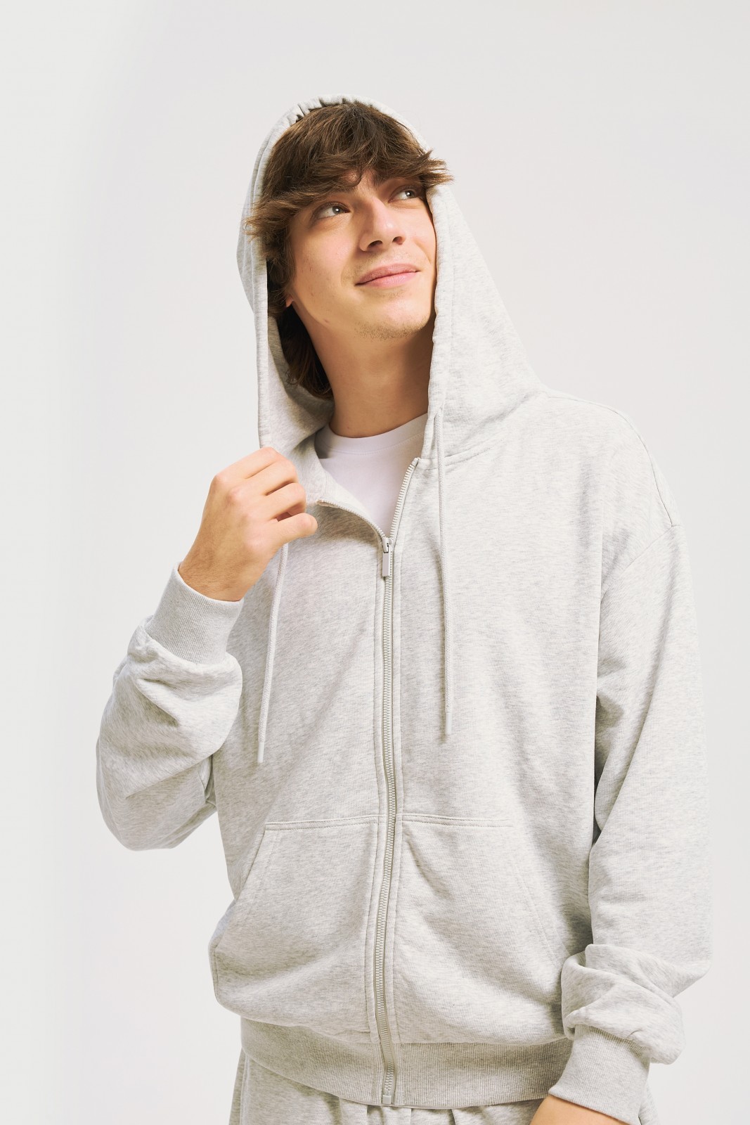 Толстовка на молнии с капюшоном