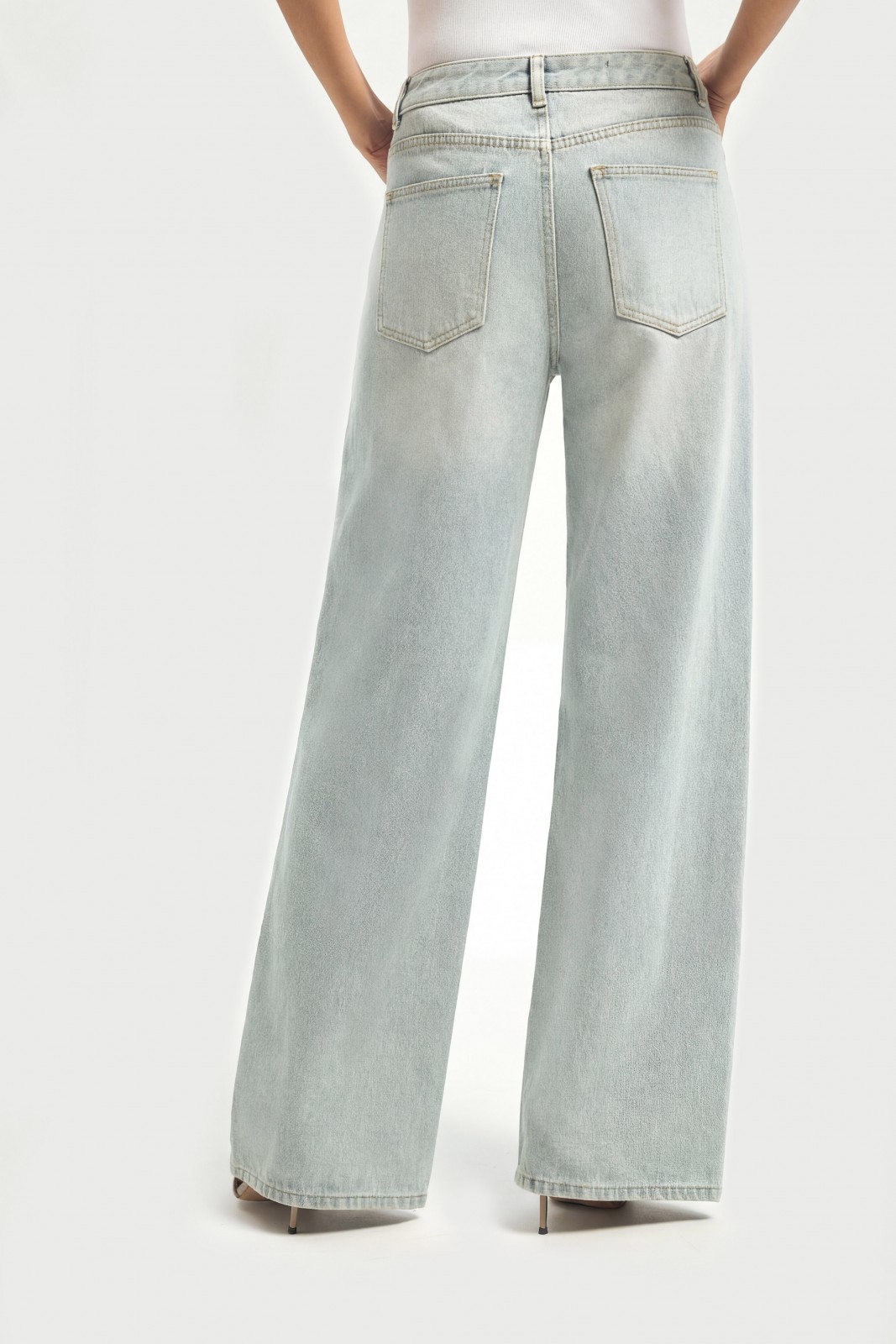 Джинсы силуэта Wide со средней посадкой