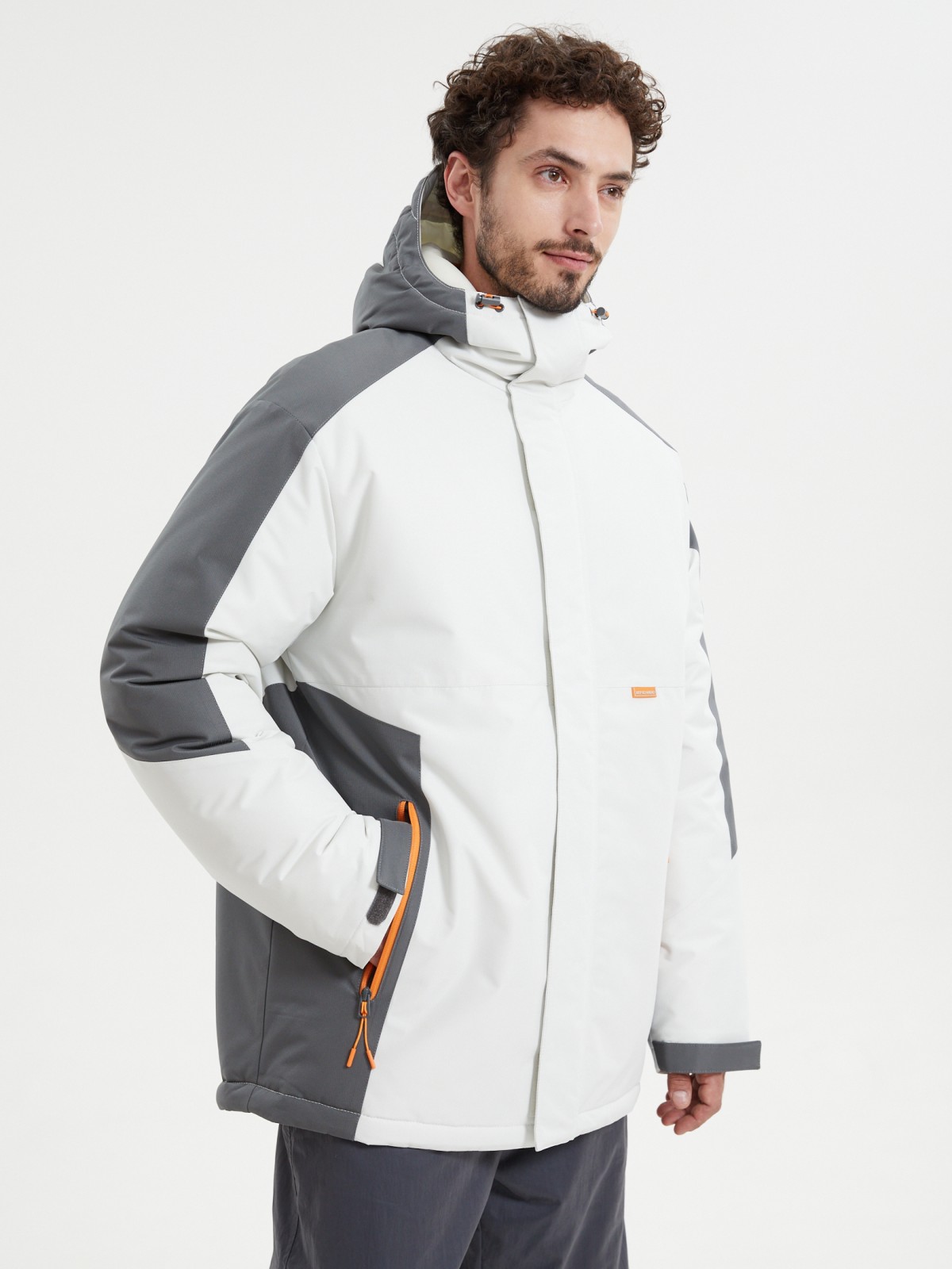 Тёплая куртка на молнии с капюшоном