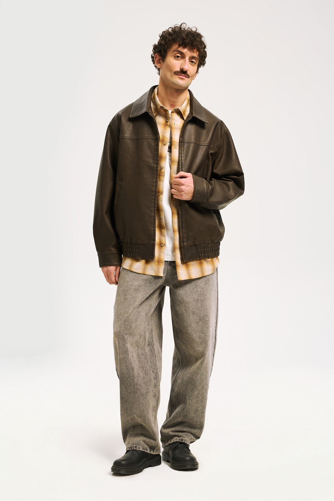 Куртка-бомбер из экокожи