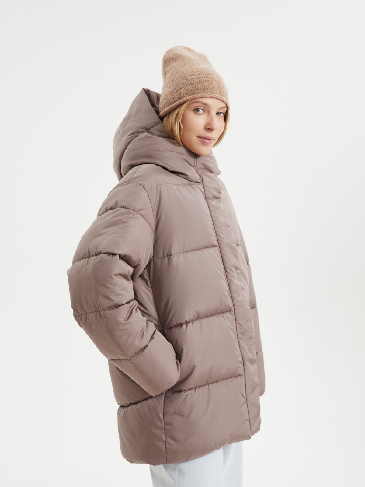 Короткая стёганая куртка с капюшоном