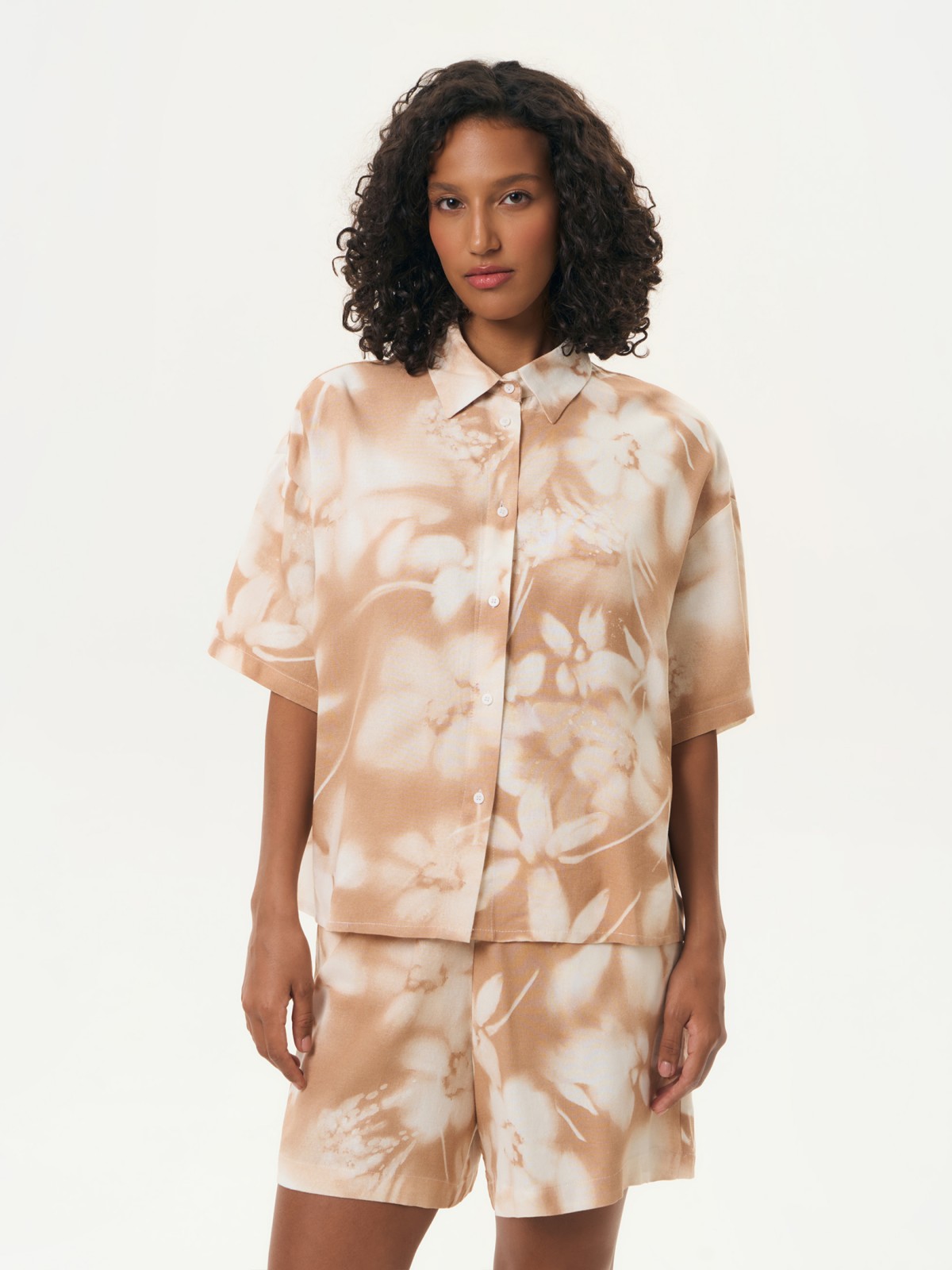 Блузка с короткими рукавами