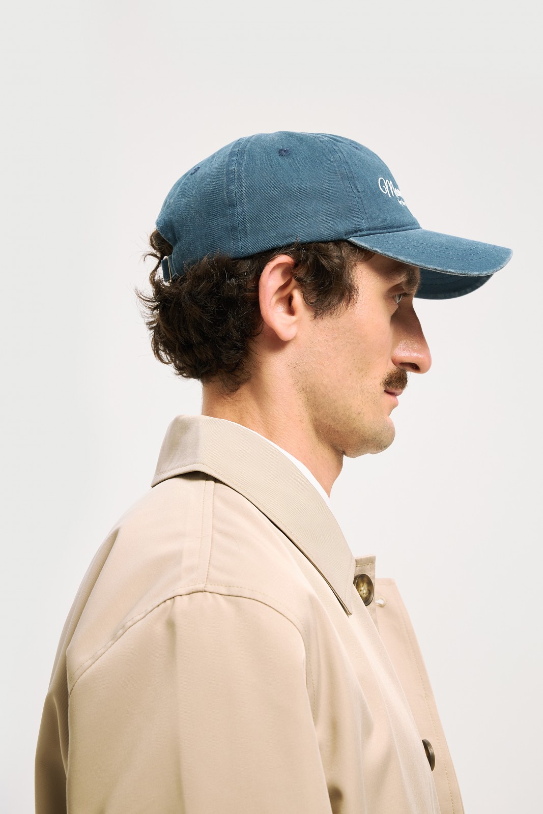 Бейсболка из хлопка с полукруглым козырьком