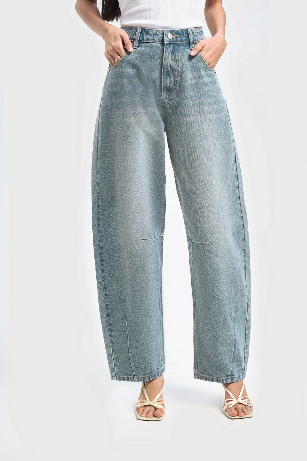 Джинсы силуэта Barrel