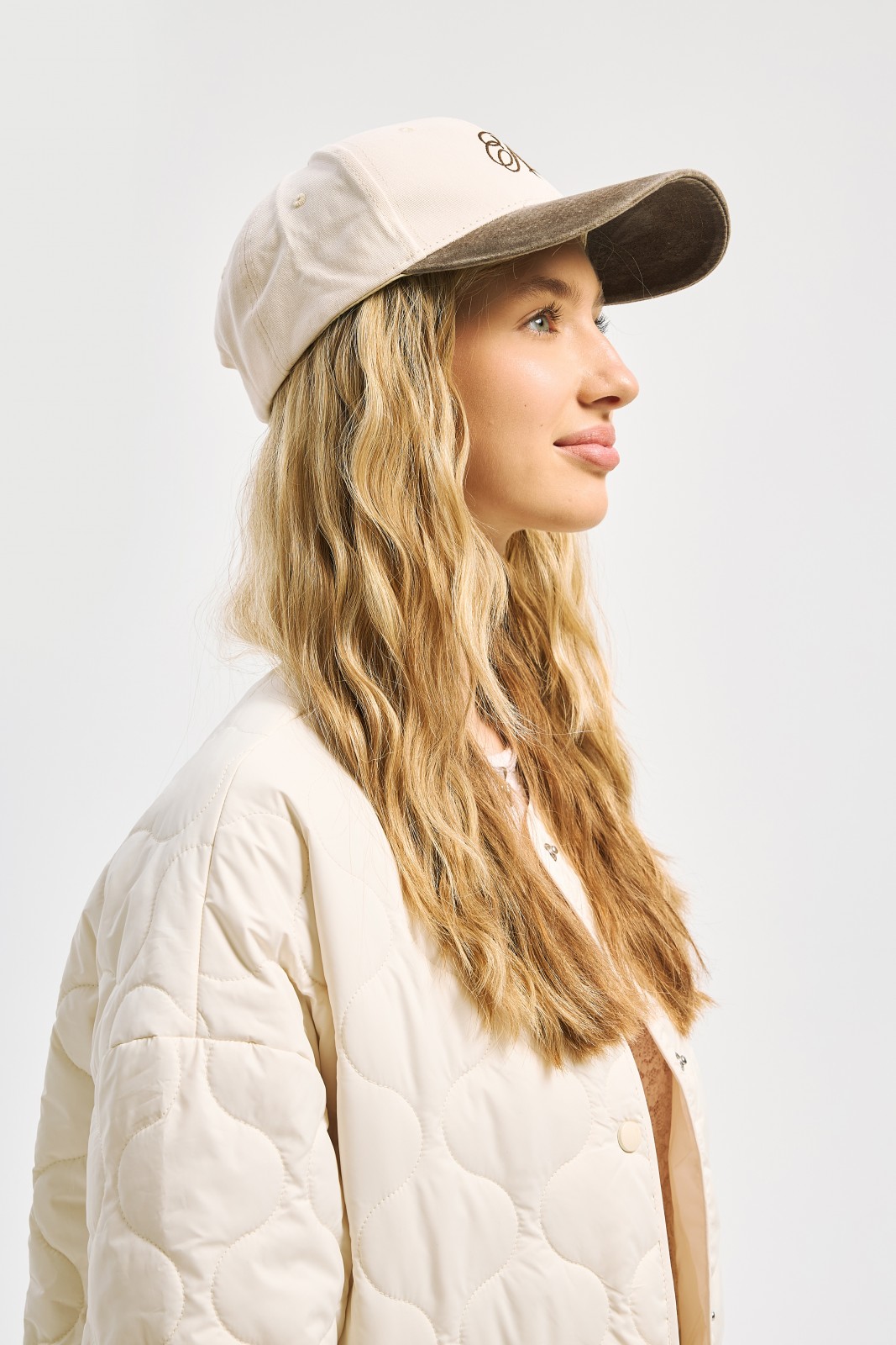 Бейсболка из хлопка с полукруглым козырьком