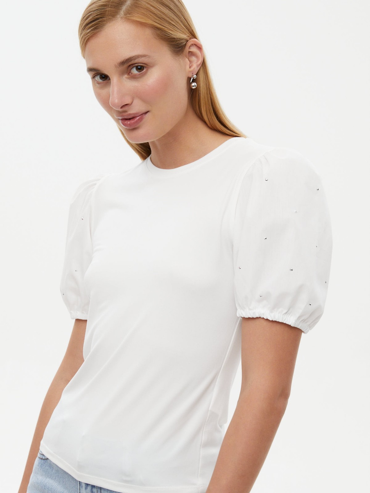 Трикотажный топ-футболка с акцентом на рукавах