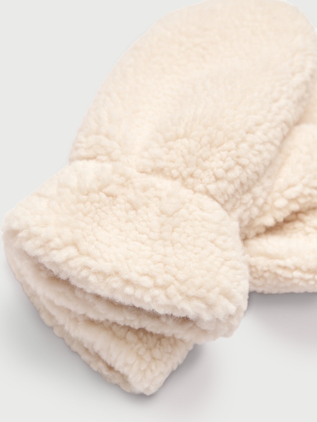 Тёплые варежки из экомеха