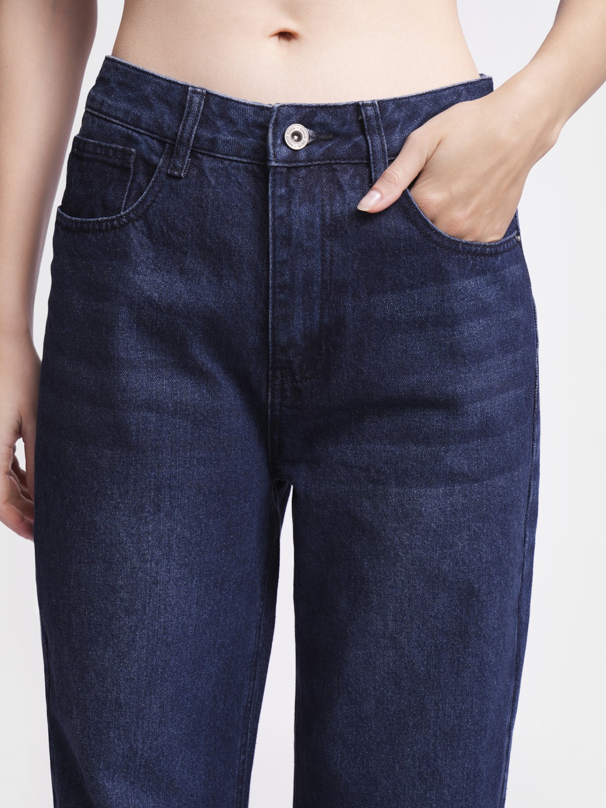 Джинсы прямого силуэта со средней посадкой