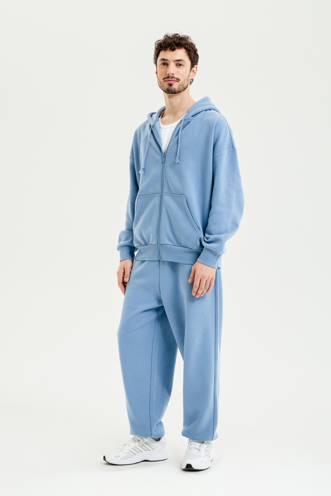 Толстовка на молнии с капюшоном