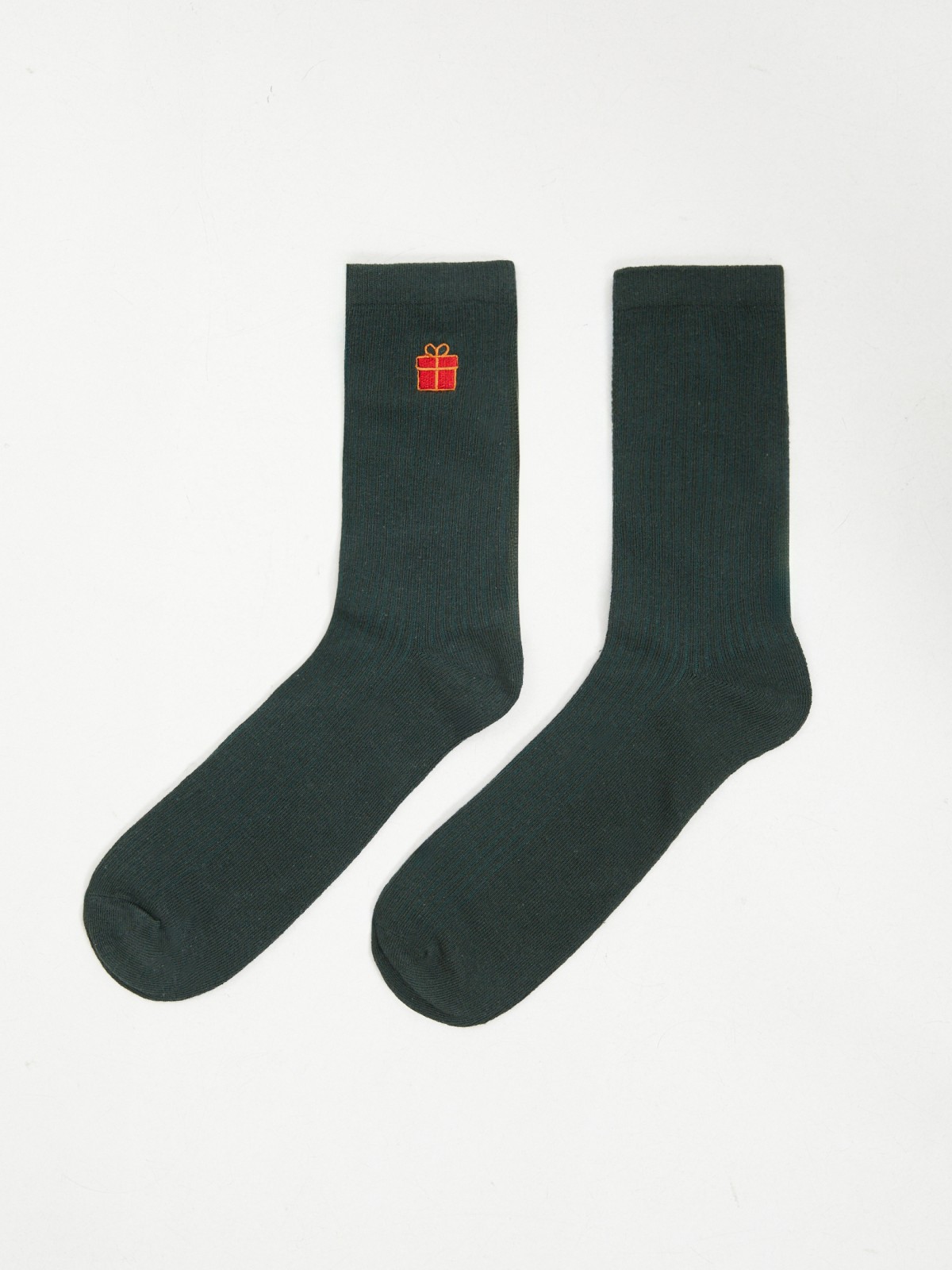 Высокие носки с новогодней вышивкой