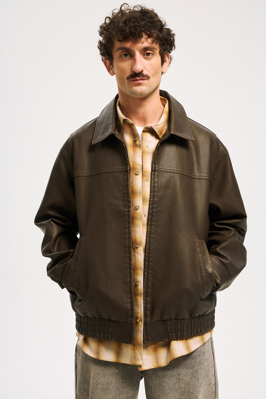 Куртка-бомбер из экокожи