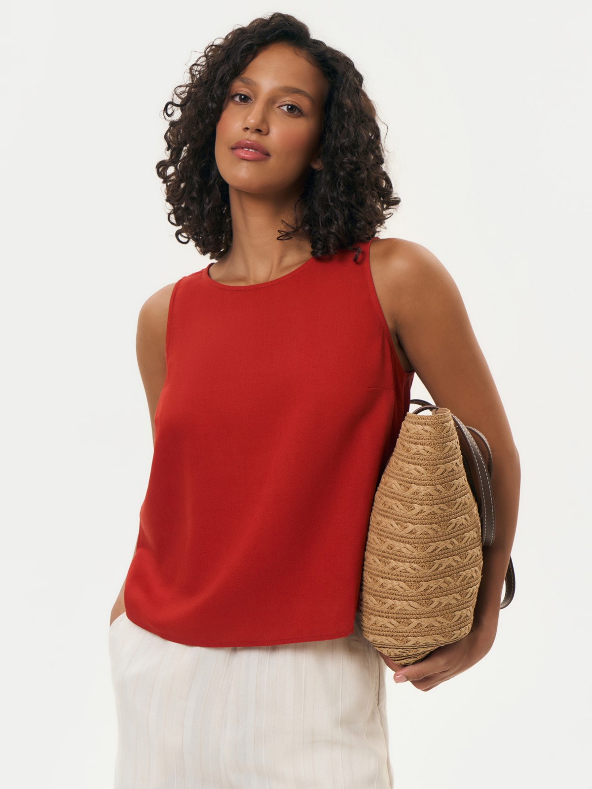 Блузка без рукавов