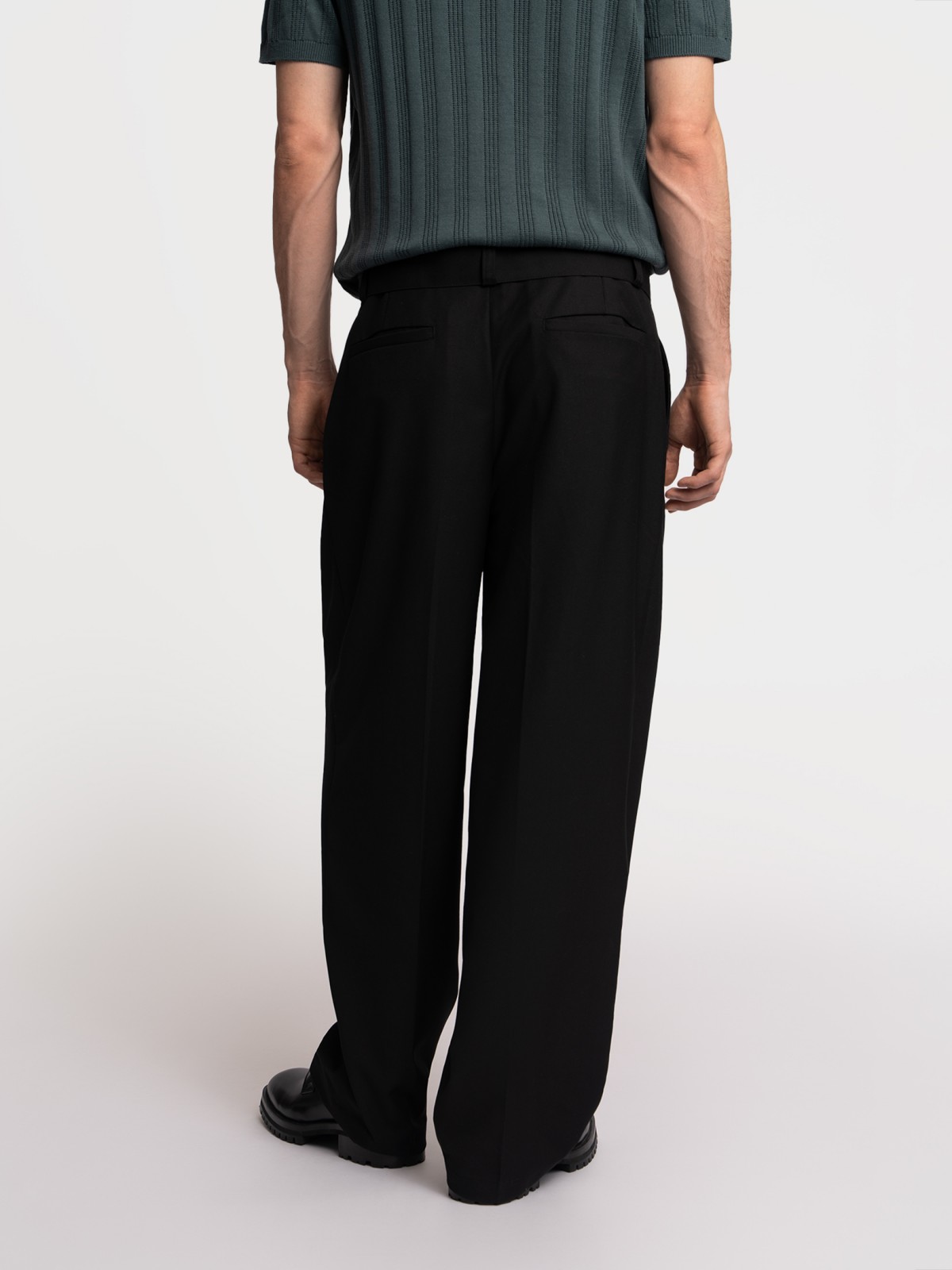 Брюки силуэта Comfort со стрелками и поясом