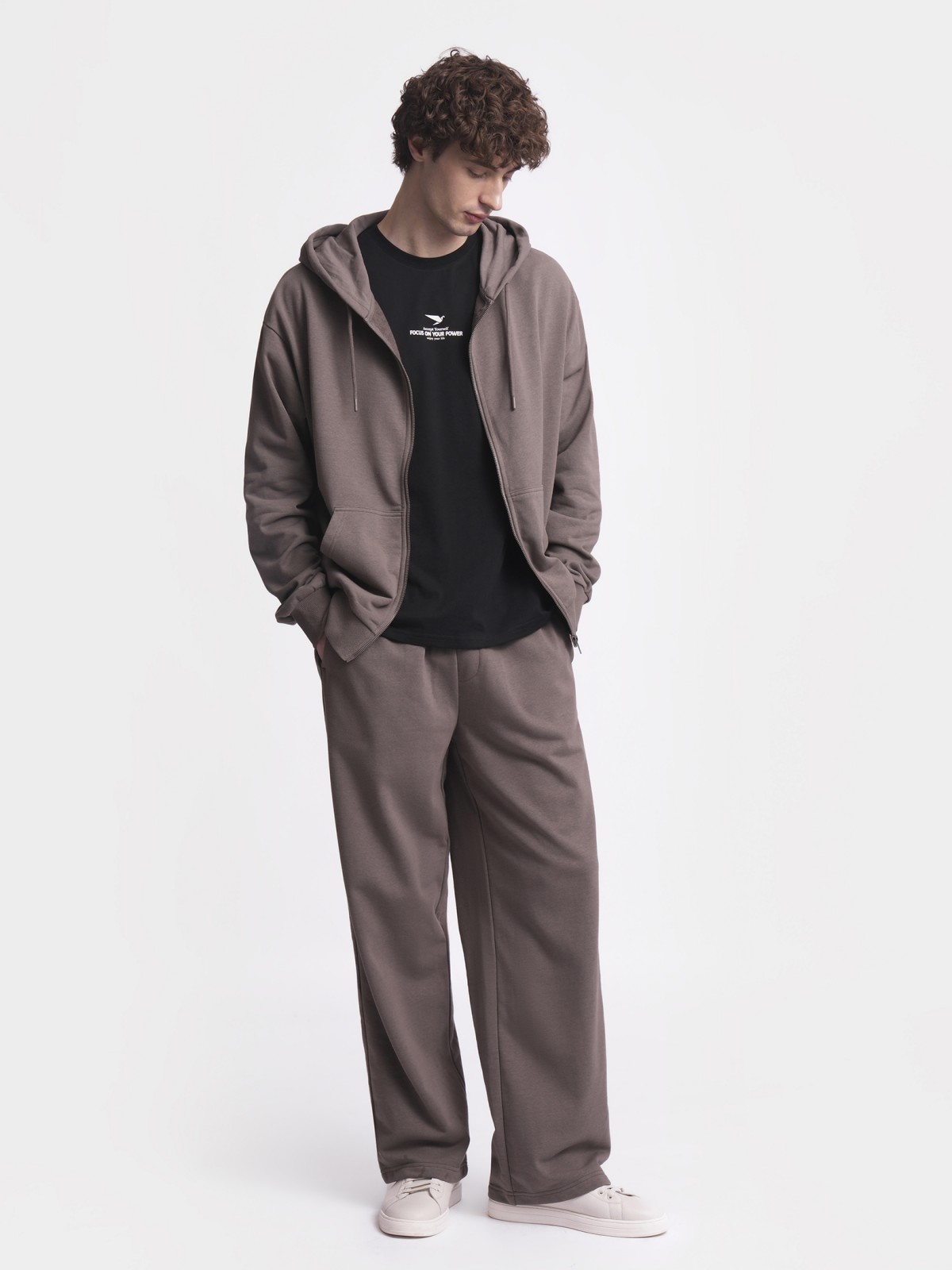 Толстовка на молнии с капюшоном