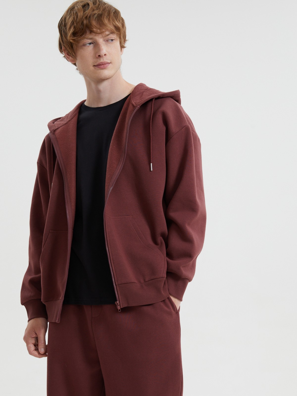 Толстовка на молнии с капюшоном