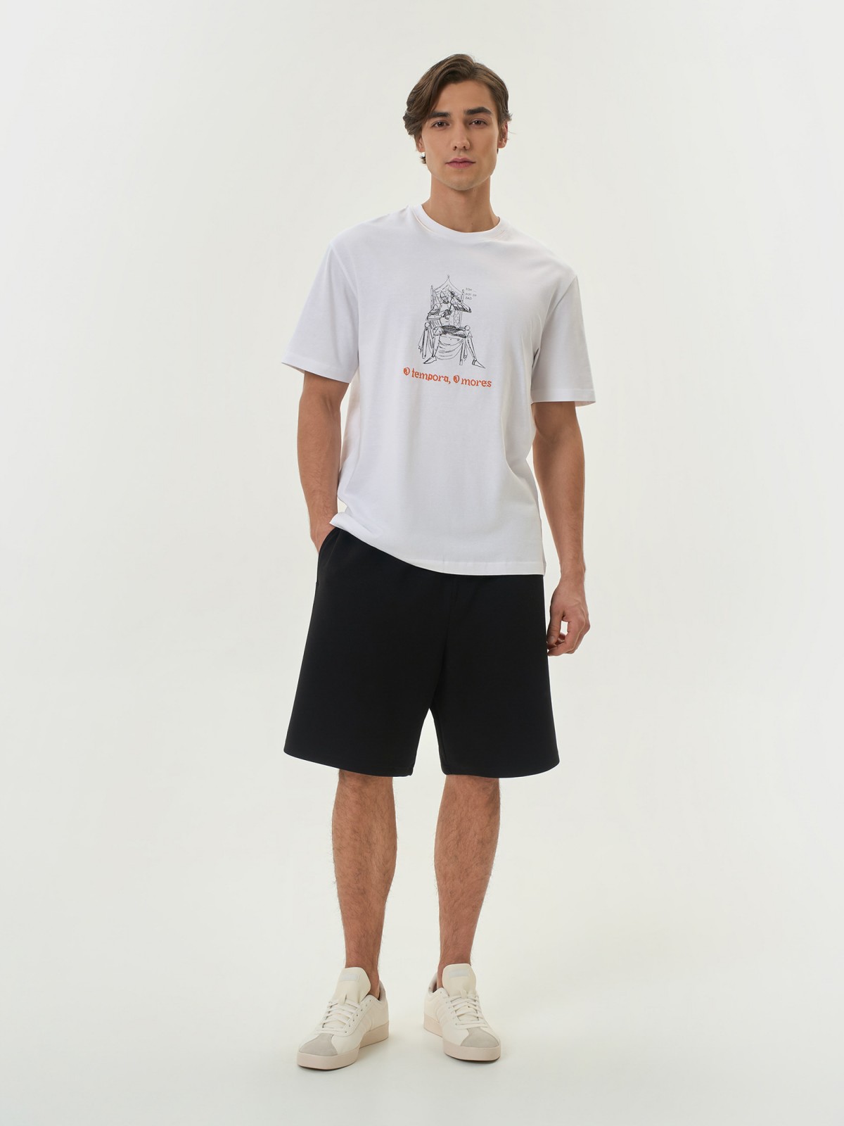 Трикотажные шорты на резинке