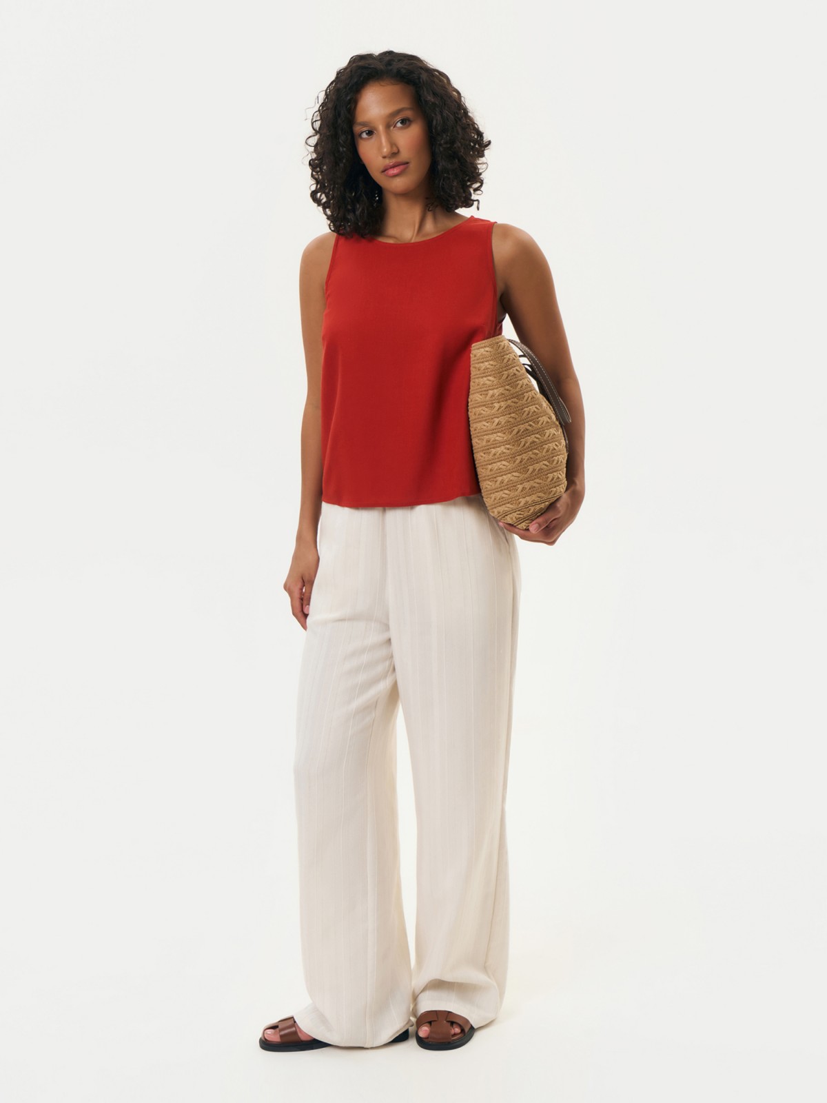 Блузка без рукавов