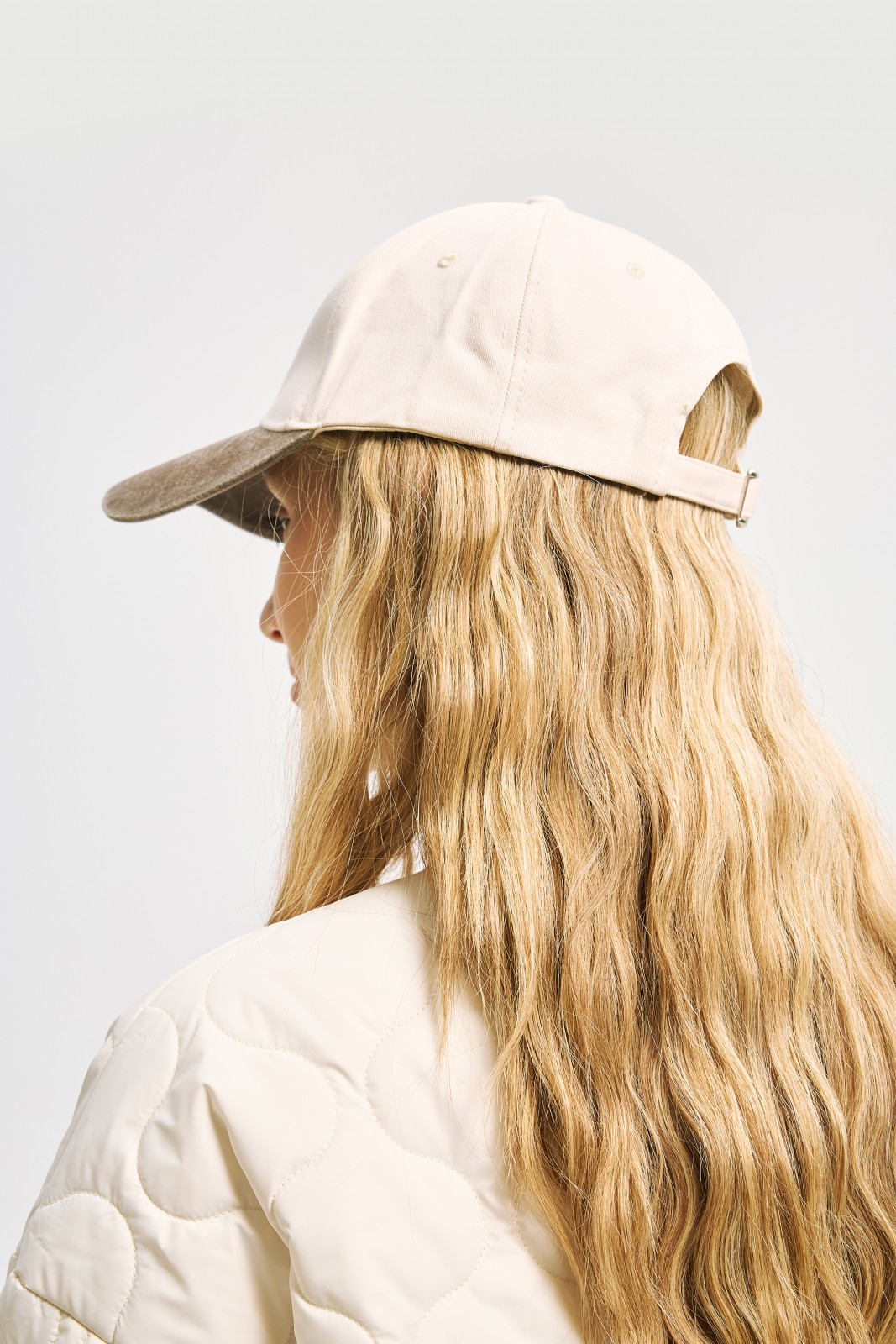 Бейсболка из хлопка с полукруглым козырьком