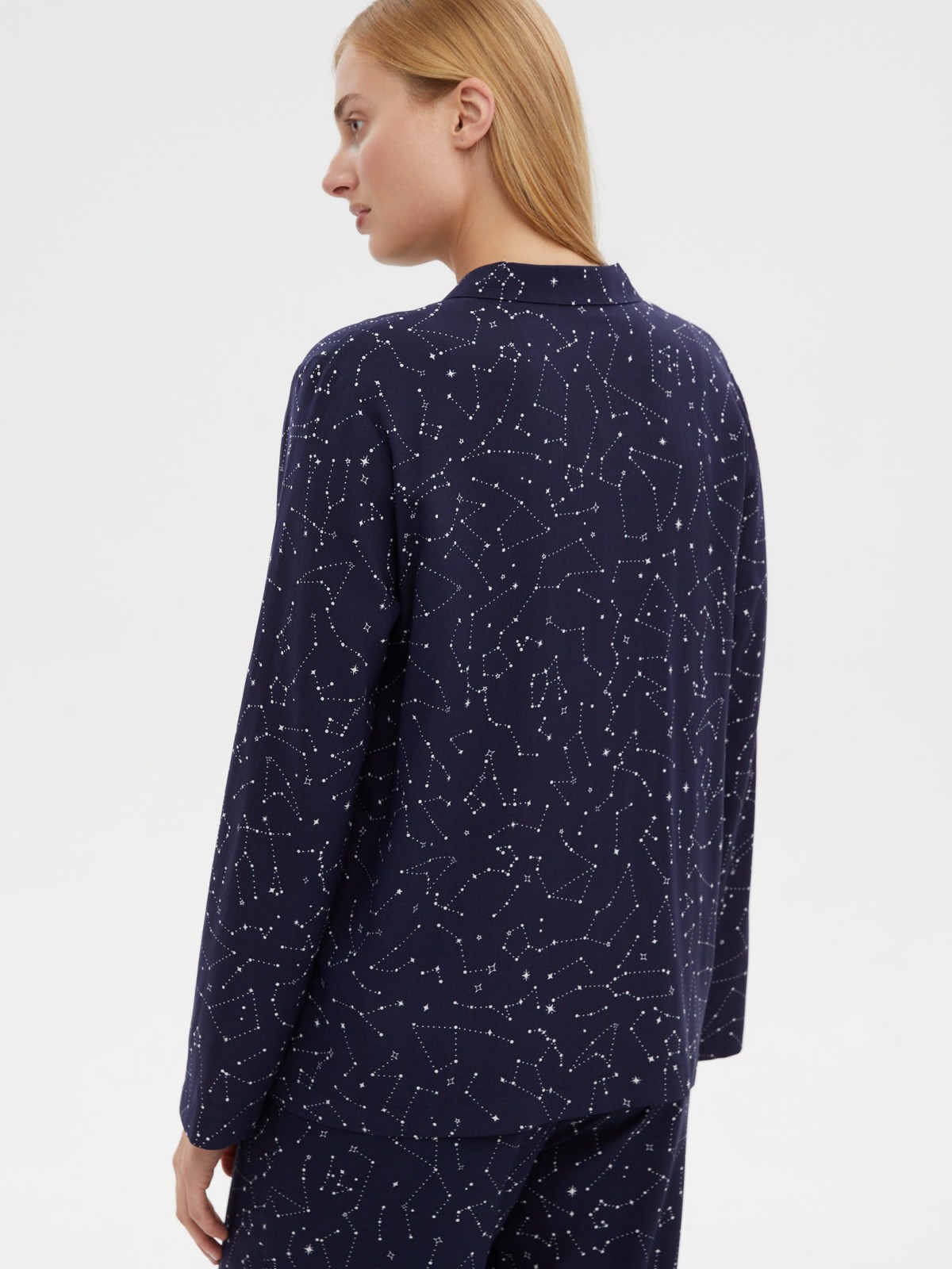 Рубашка из вискозы с вырезом и принтом