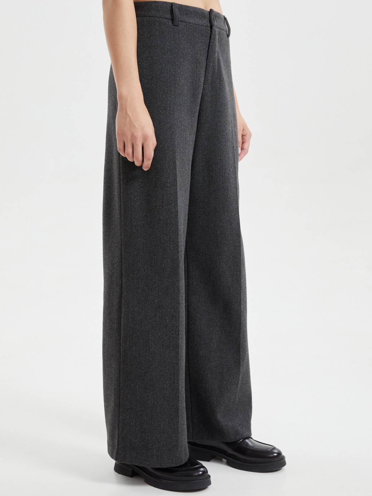 Офисные прямые брюки со стрелками