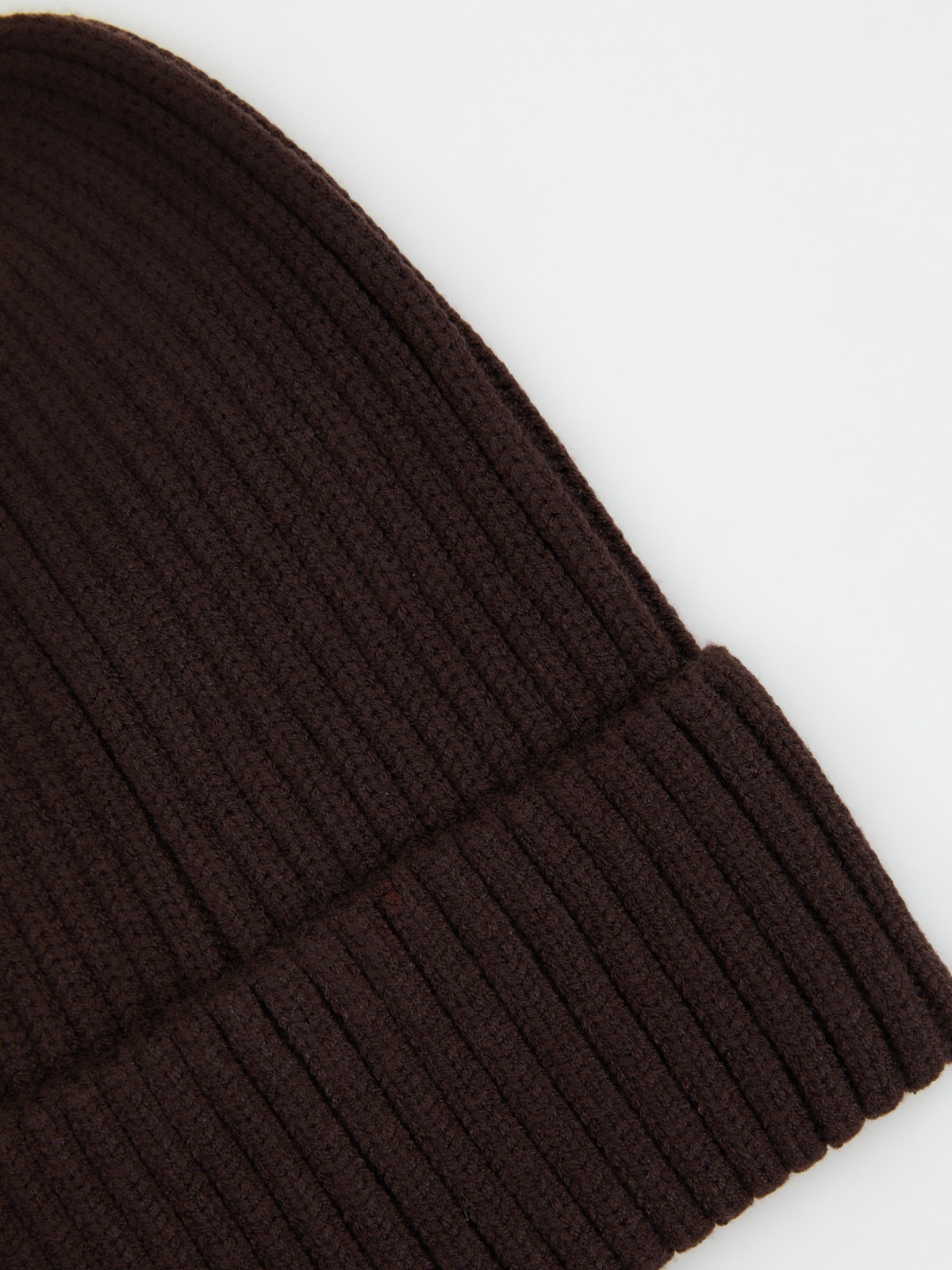 Вязаная шапка-бини с отворотом
