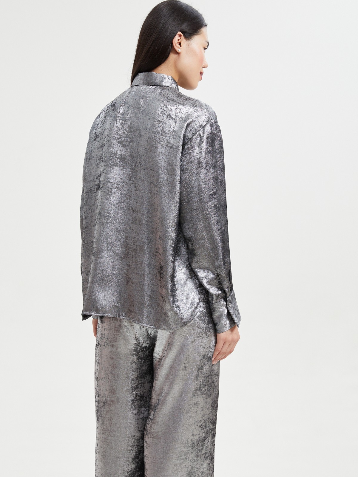 Рубашка с серебряным блеском