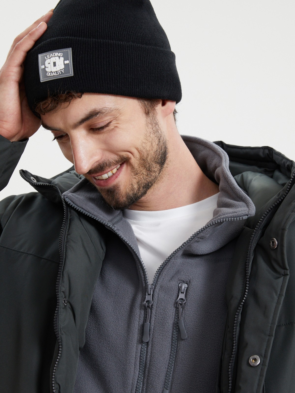 Трикотажная шапка-бини с отворотом