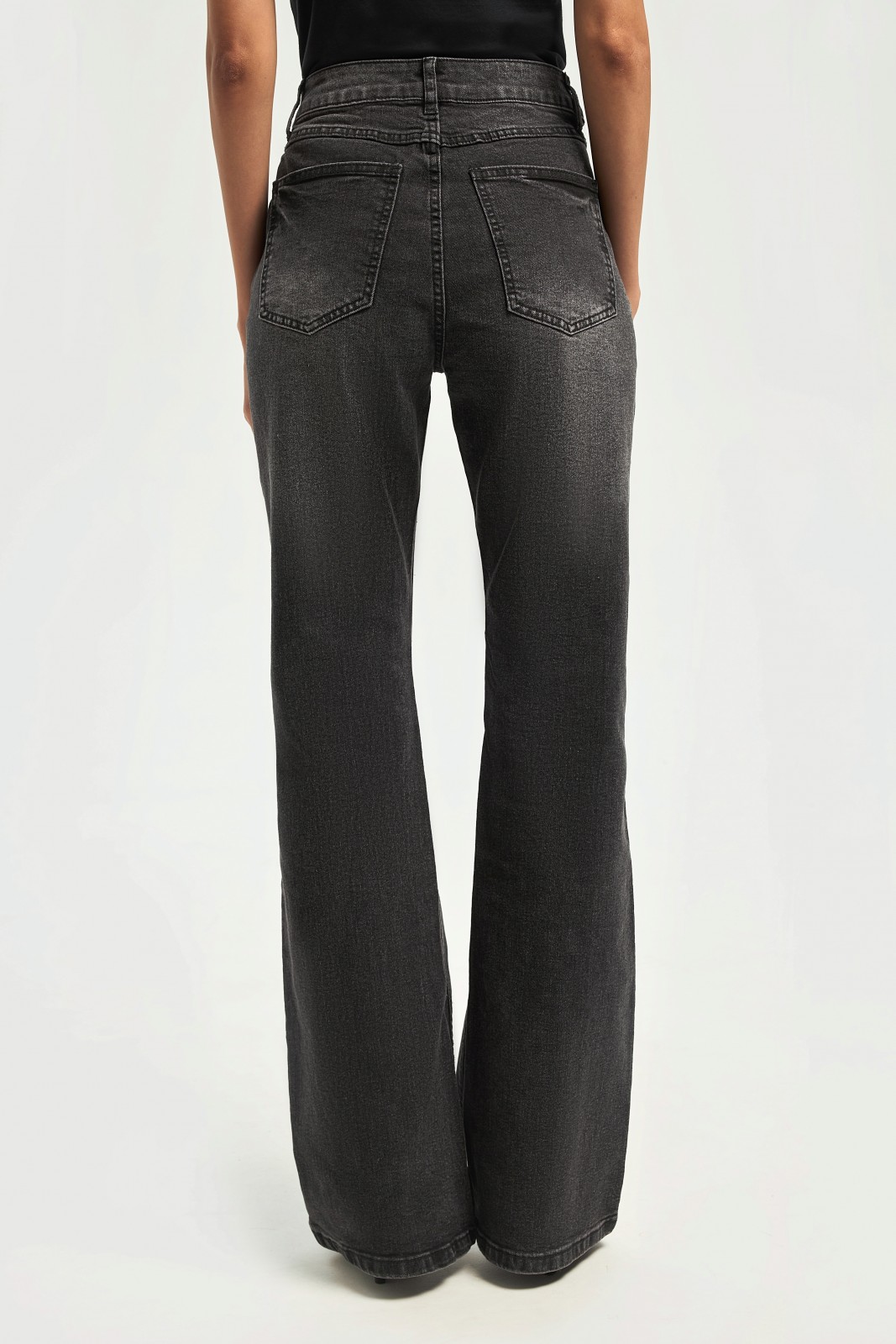 Джинсы силуэта Bootcut со средней посадкой