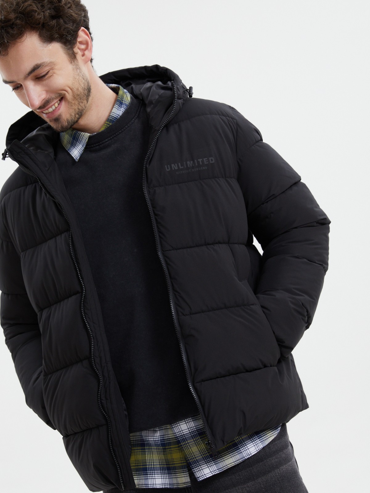 Тёплая стёганая куртка с капюшоном