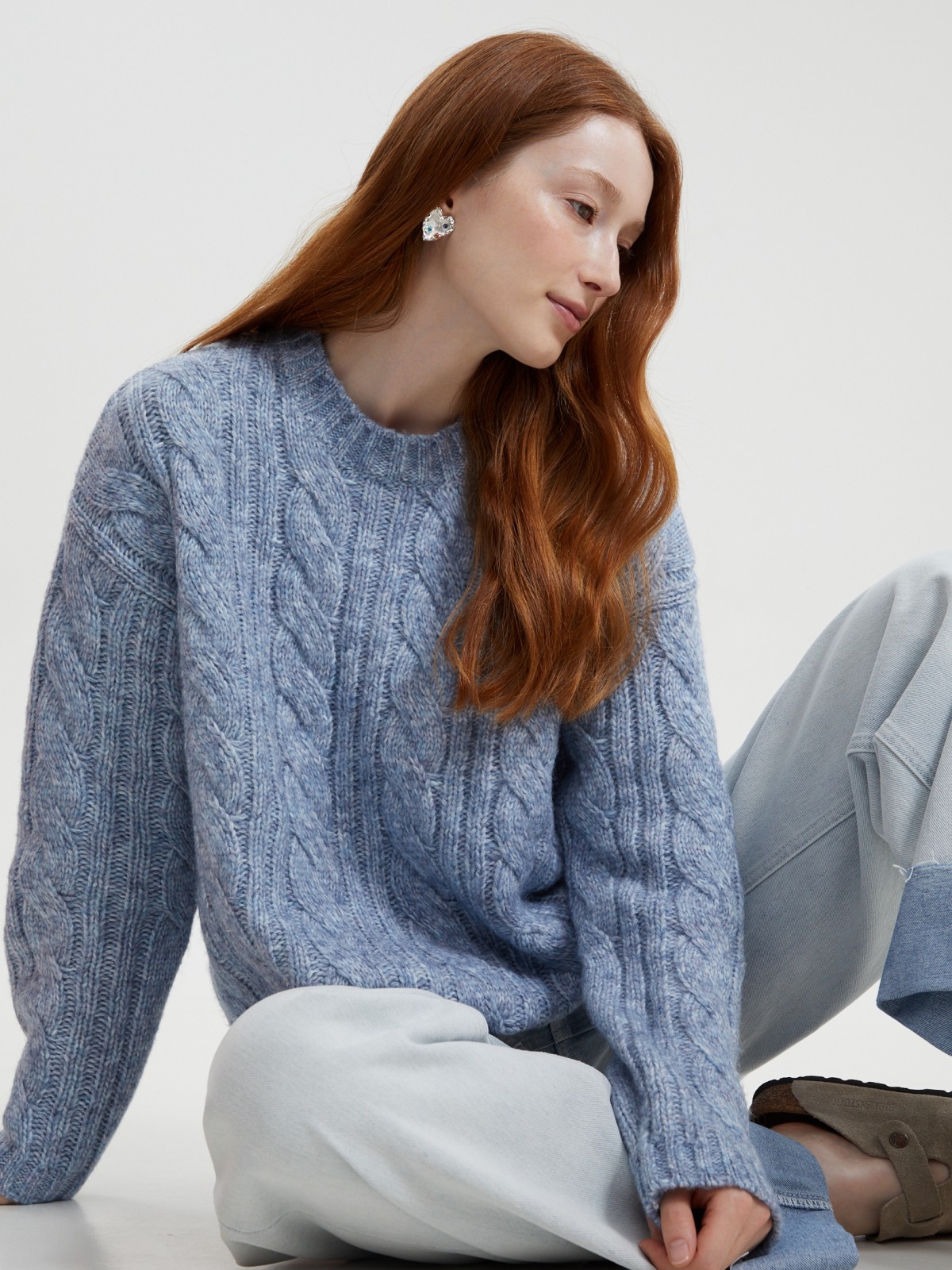 Вязаный джемпер с узором косы