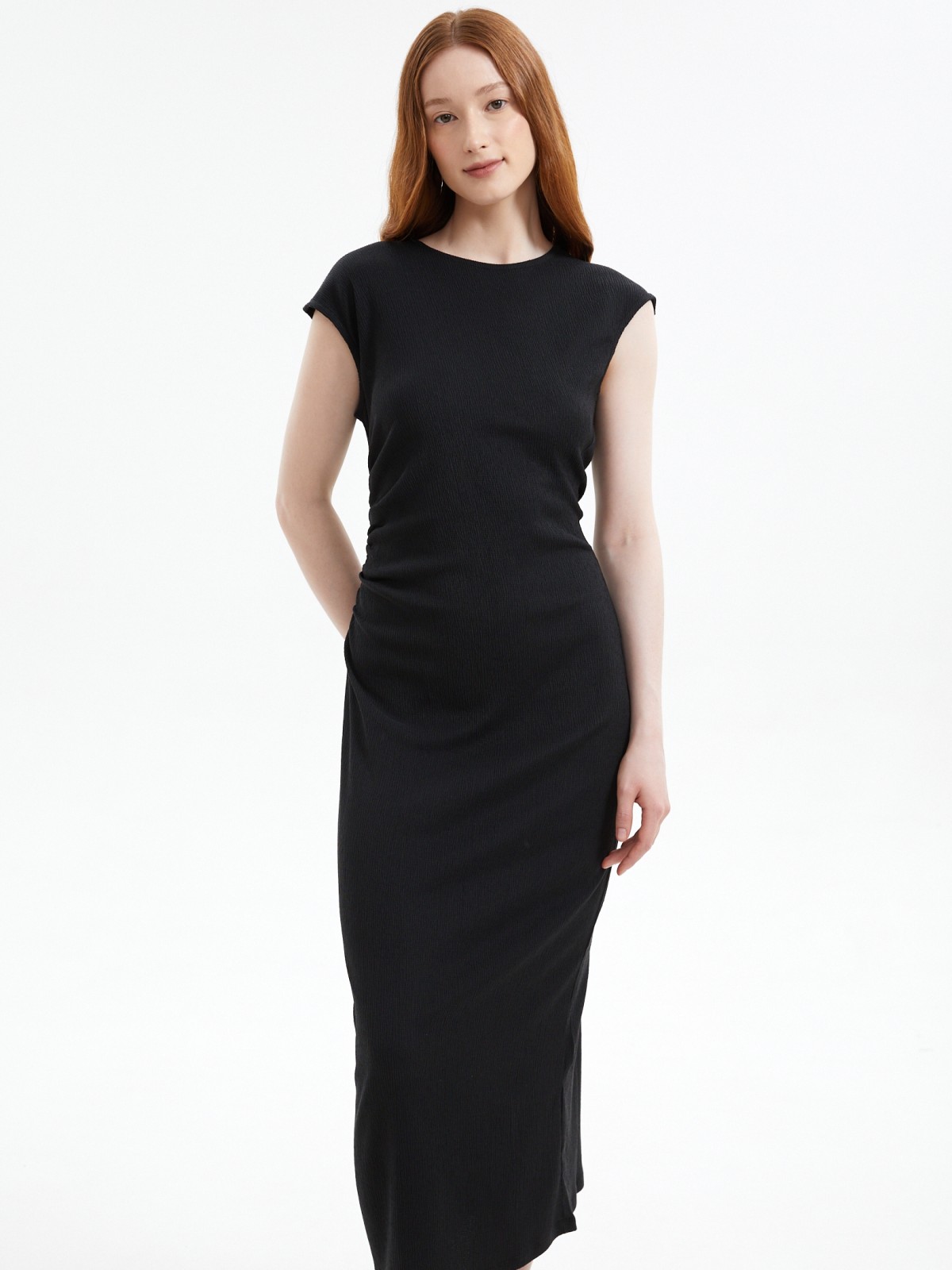 Платье миди без рукавов с драпировкой