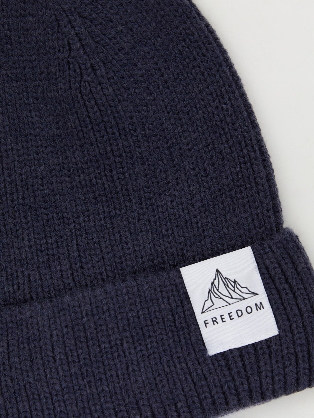 Вязаная шапка-бини