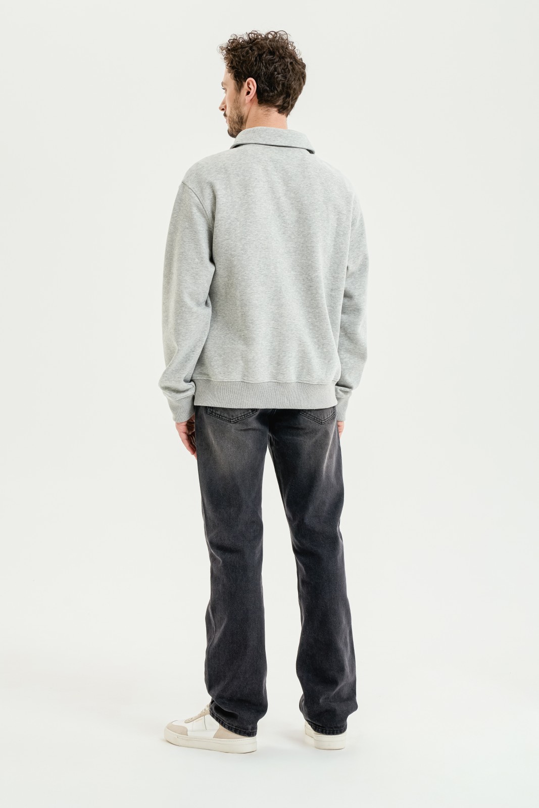 Трикотажная толстовка-бомбер на кнопках