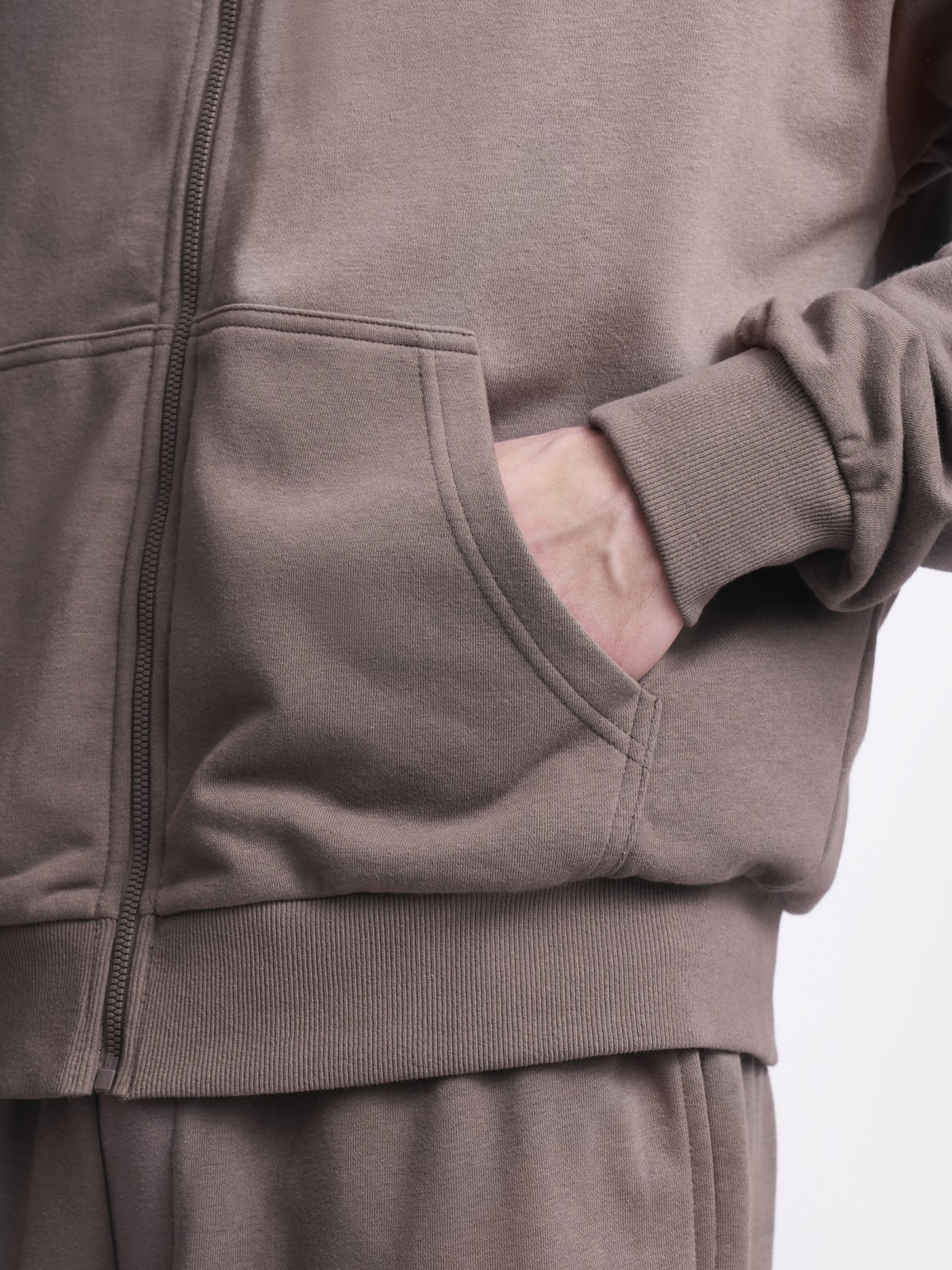 Толстовка на молнии с капюшоном