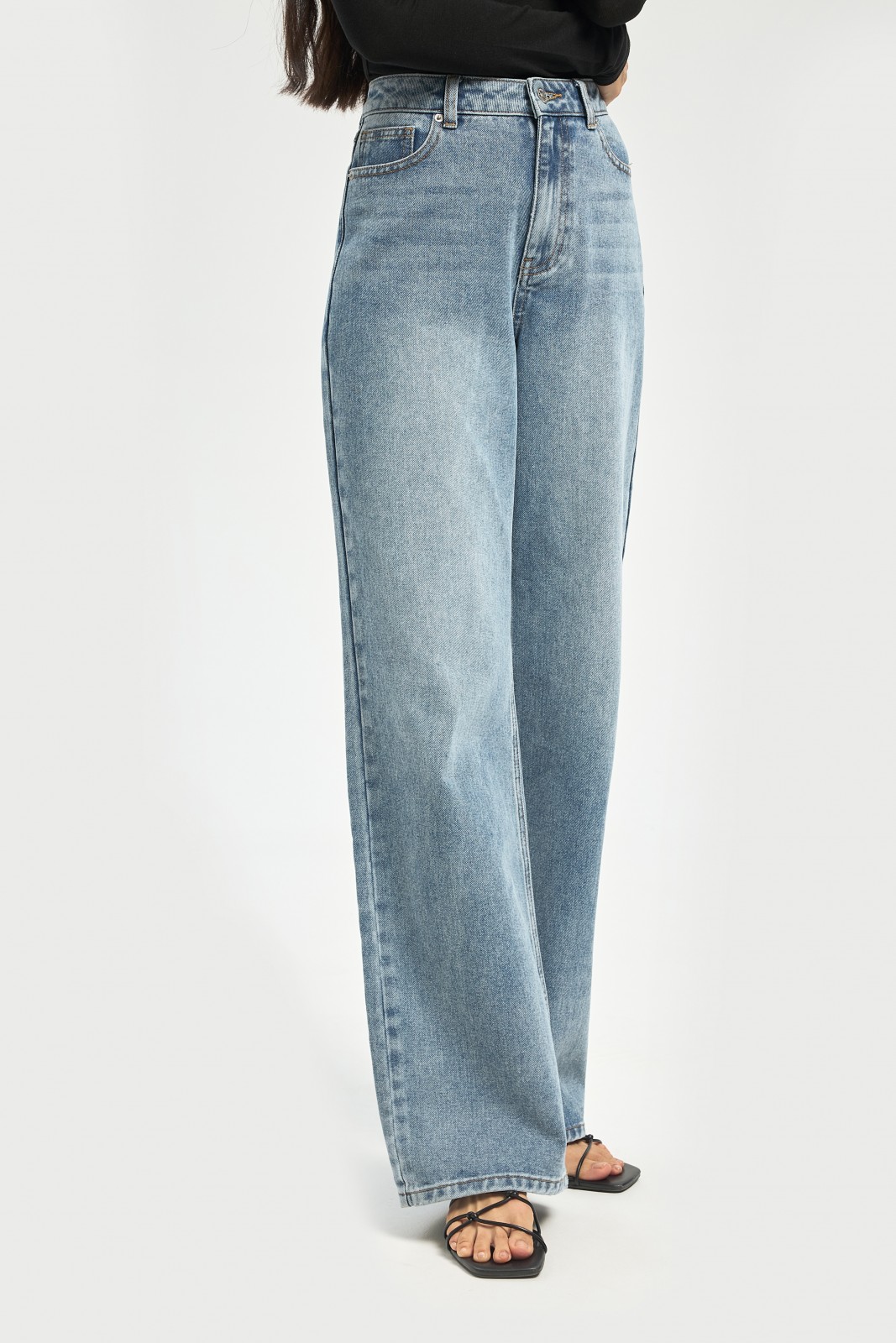 Джинсы силуэта Wide
