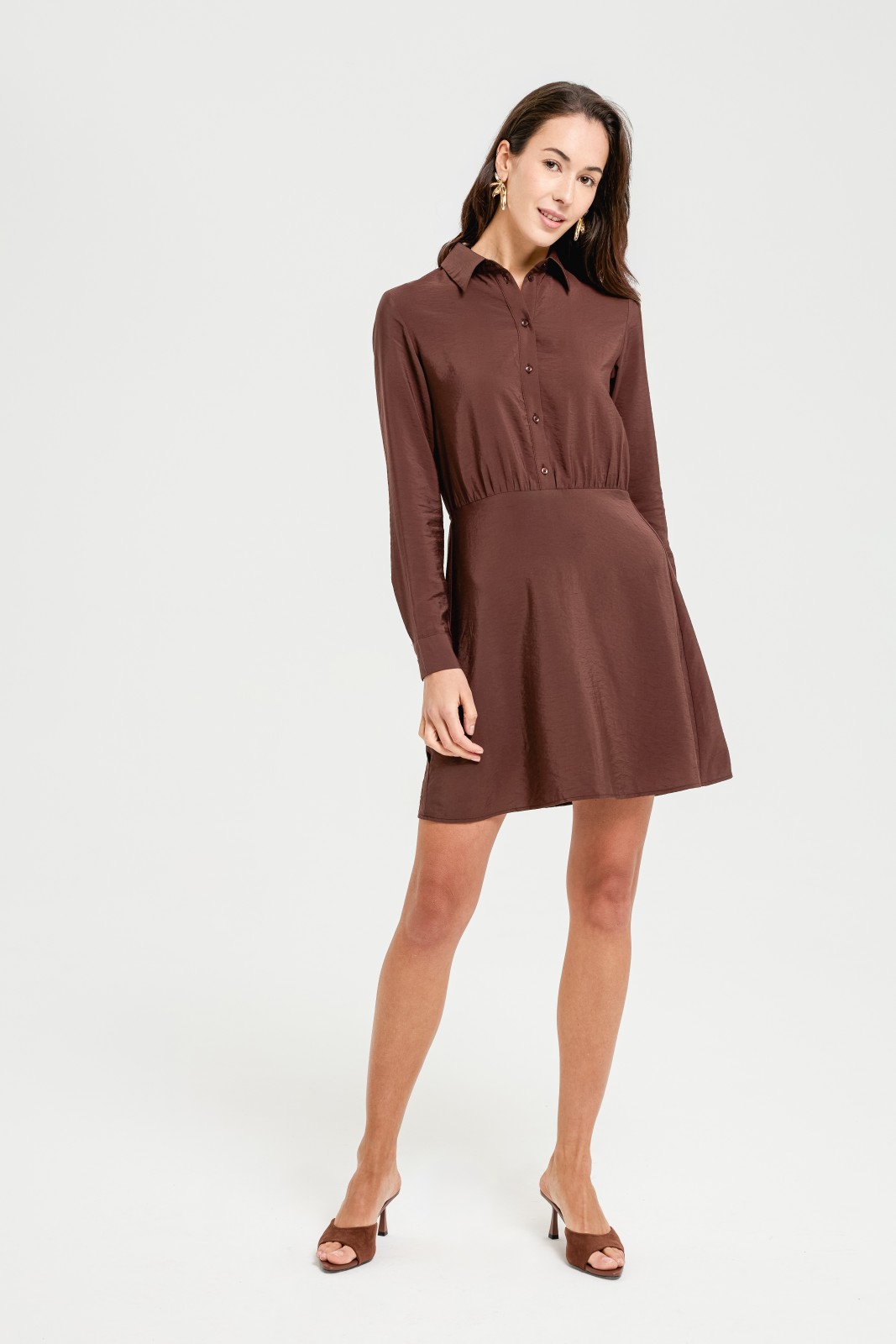 Платье-рубашка на резинке