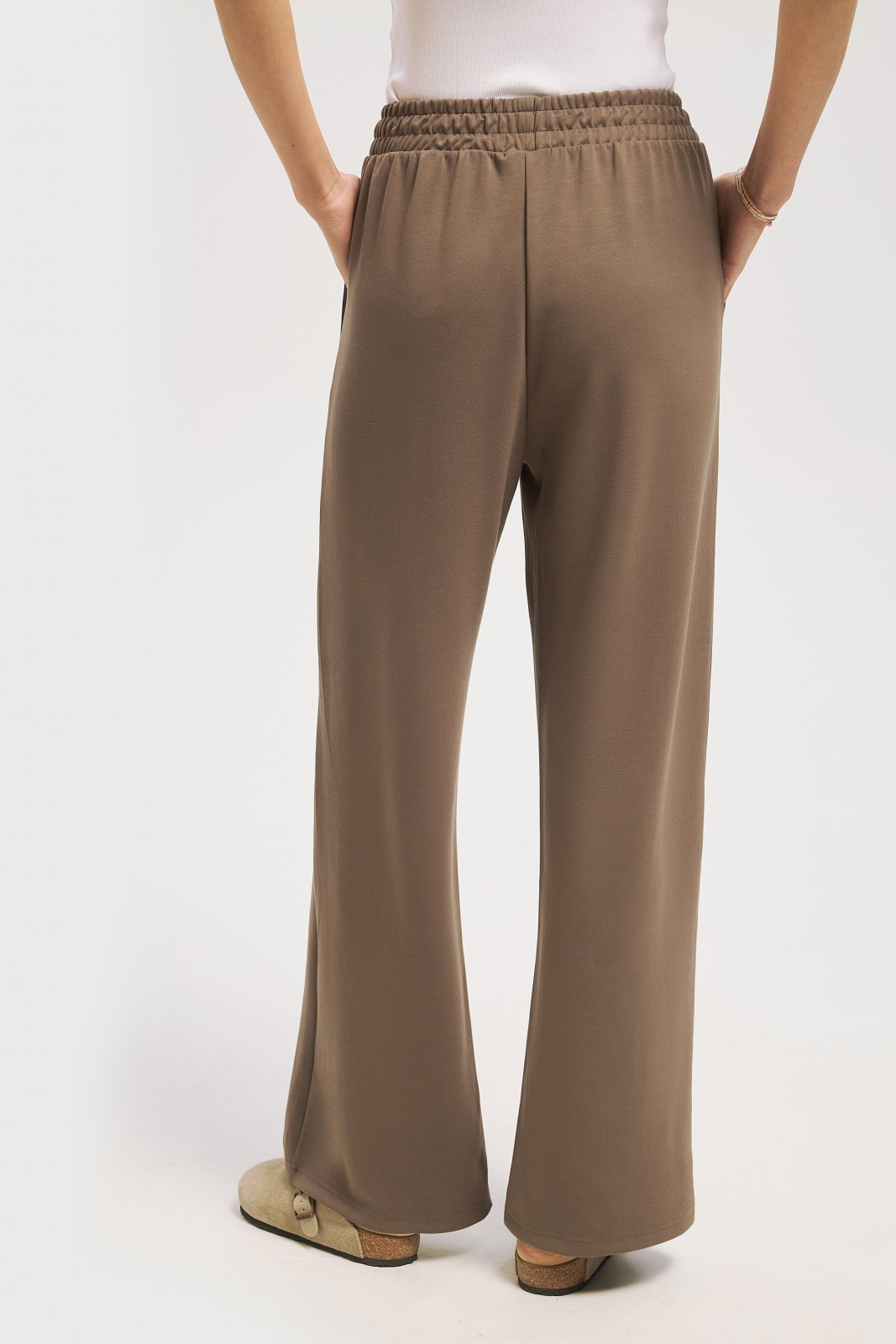 Трикотажные брюки на резинке