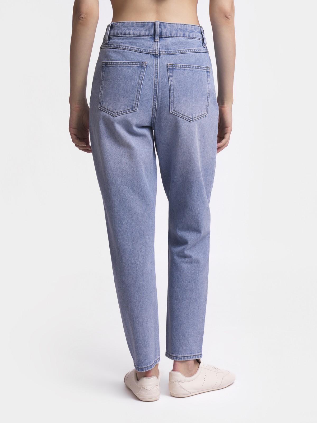 Джинсы силуэта Mom Fit с высокой посадкой