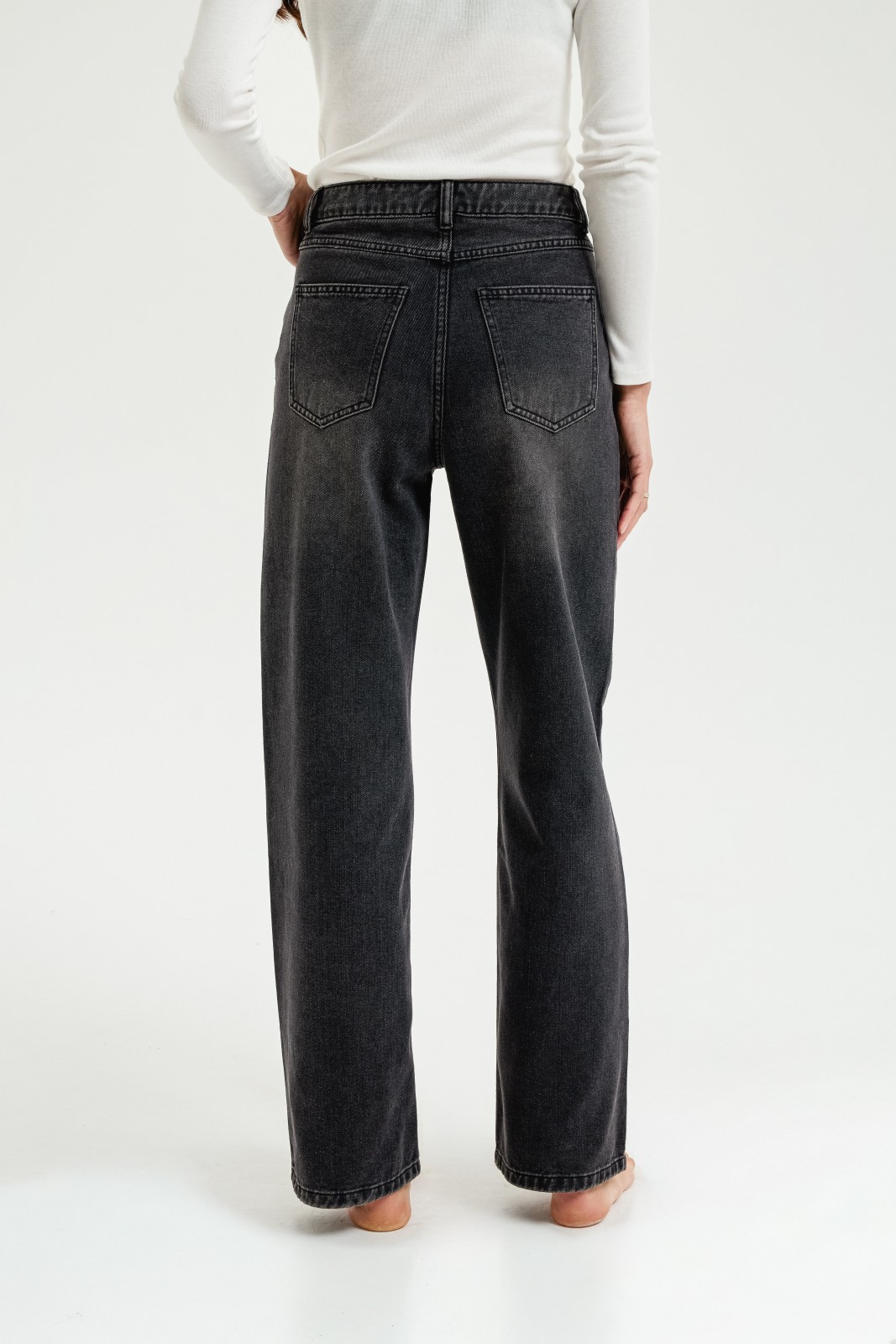 Джинсы силуэта Wide