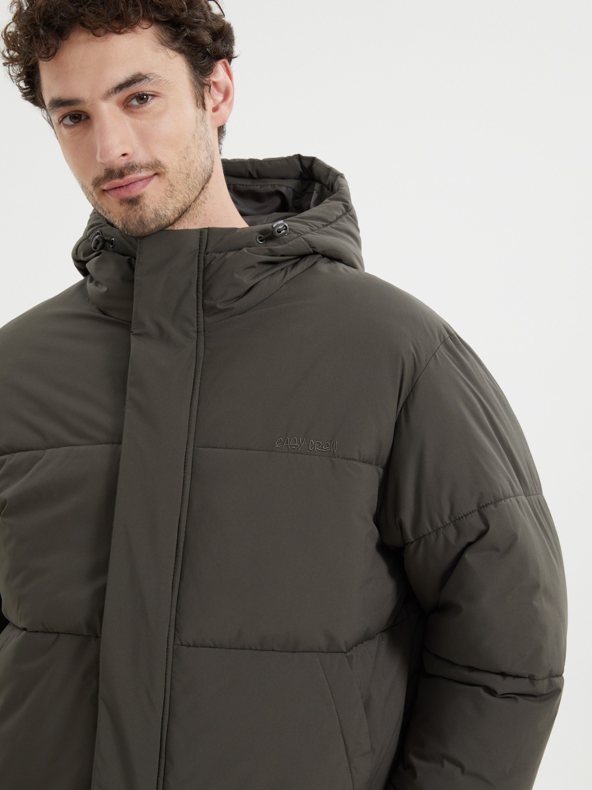 Тёплая куртка на молнии с капюшоном